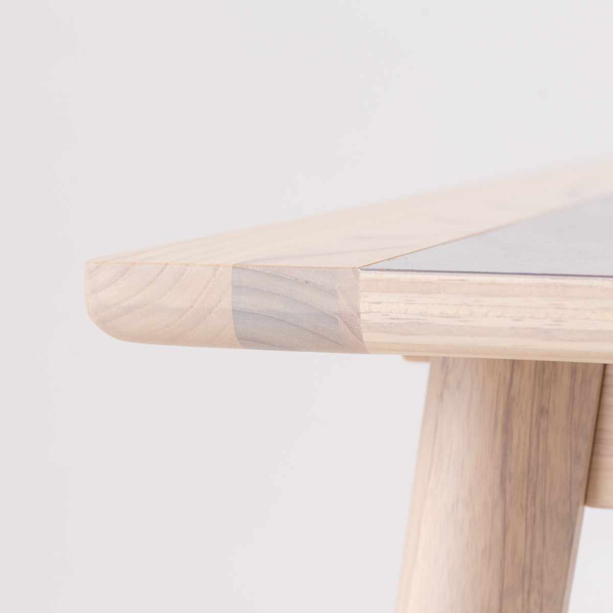 ダイニングテーブル 幅136cm アーティーク form ( テーブル 食卓テーブル 長方形 机 木製 天然木 モルタル調 ダイニング 食卓 リビングテーブル 作業台 木製テーブル ウッドテーブル 奥行80cm コンパクト ) 【ミドルブラウン】 ミドルブラウン