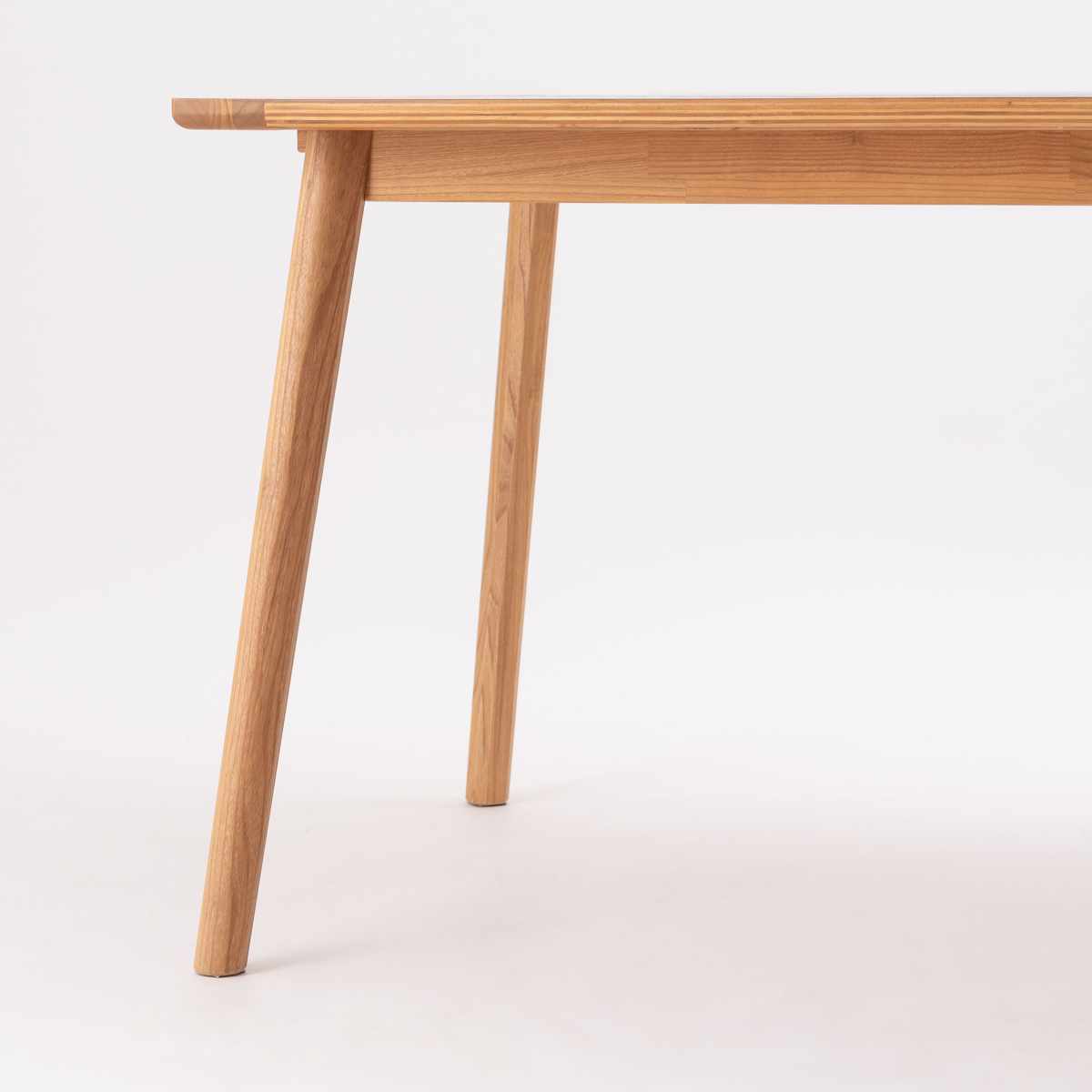 ダイニングテーブル 幅136cm アーティーク form ( テーブル 食卓テーブル 長方形 机 木製 天然木 モルタル調 ダイニング 食卓 リビングテーブル 作業台 木製テーブル ウッドテーブル 奥行80cm コンパクト ) 【ミドルブラウン】 ミドルブラウン