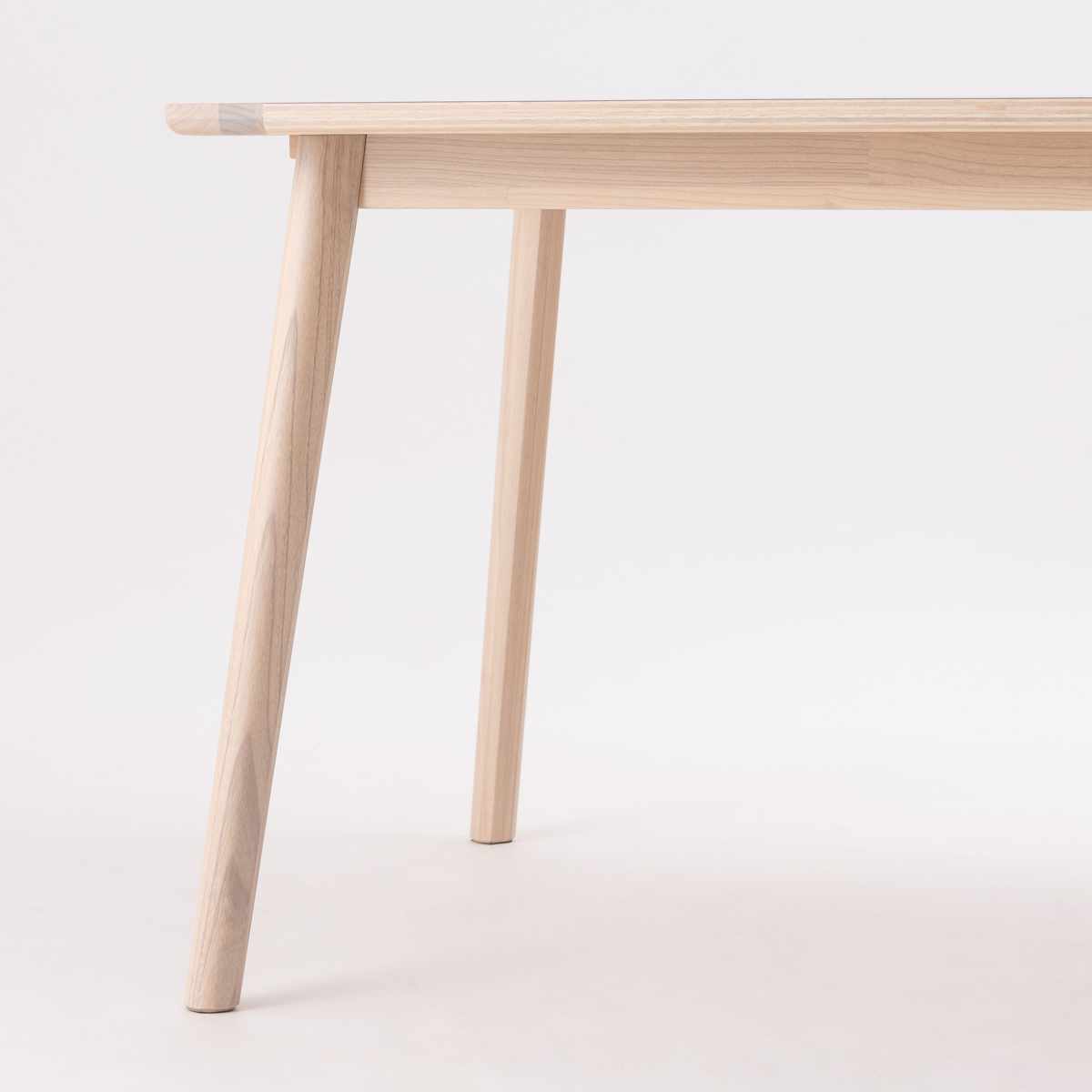 ダイニングテーブル 幅136cm アーティーク form ( テーブル 食卓テーブル 長方形 机 木製 天然木 モルタル調 ダイニング 食卓 リビングテーブル 作業台 木製テーブル ウッドテーブル 奥行80cm コンパクト ) 【ミドルブラウン】 ミドルブラウン