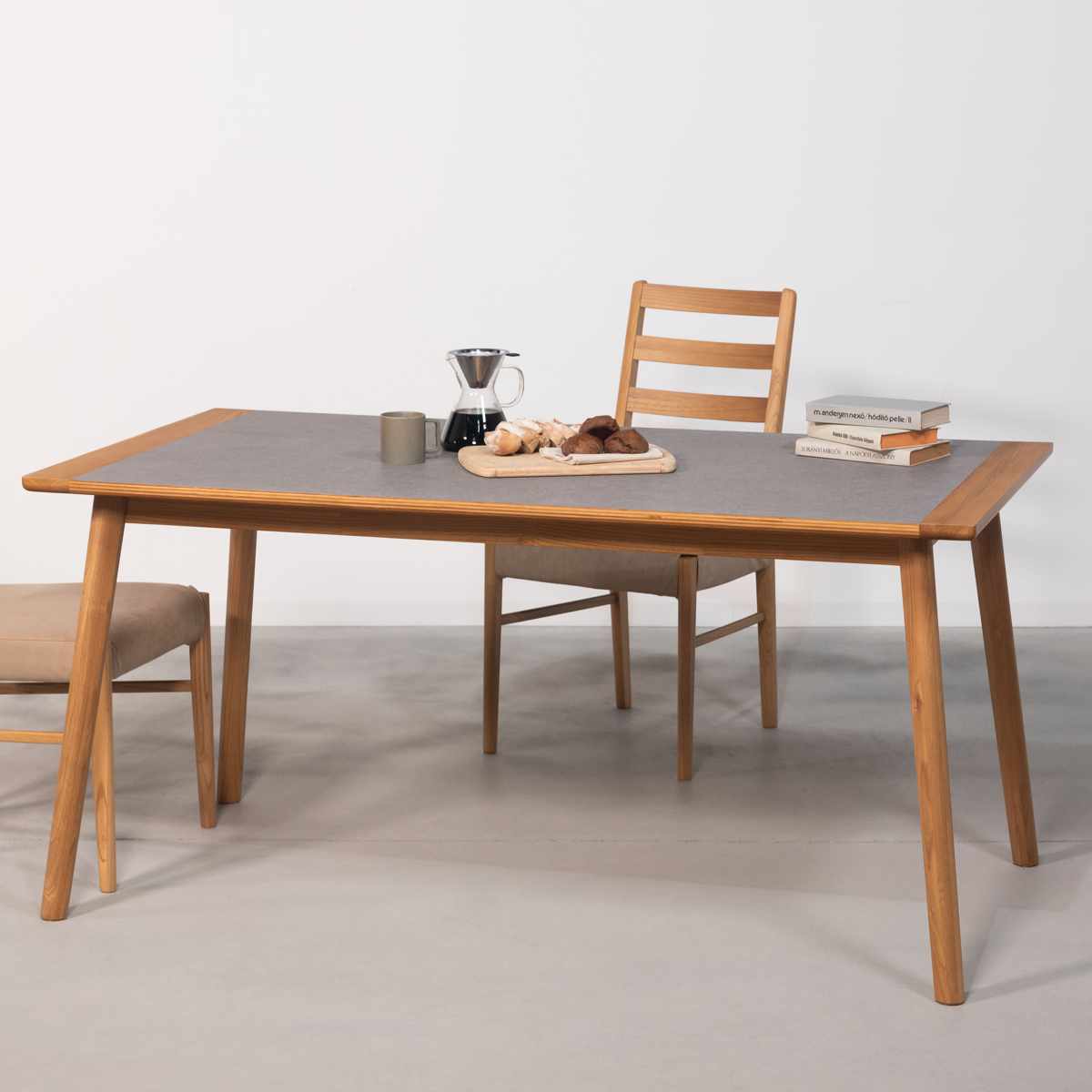 ダイニングテーブル 幅136cm アーティーク form ( テーブル 食卓テーブル 長方形 机 木製 天然木 モルタル調 ダイニング 食卓 リビングテーブル 作業台 木製テーブル ウッドテーブル 奥行80cm コンパクト ) 【ミドルブラウン】 ミドルブラウン