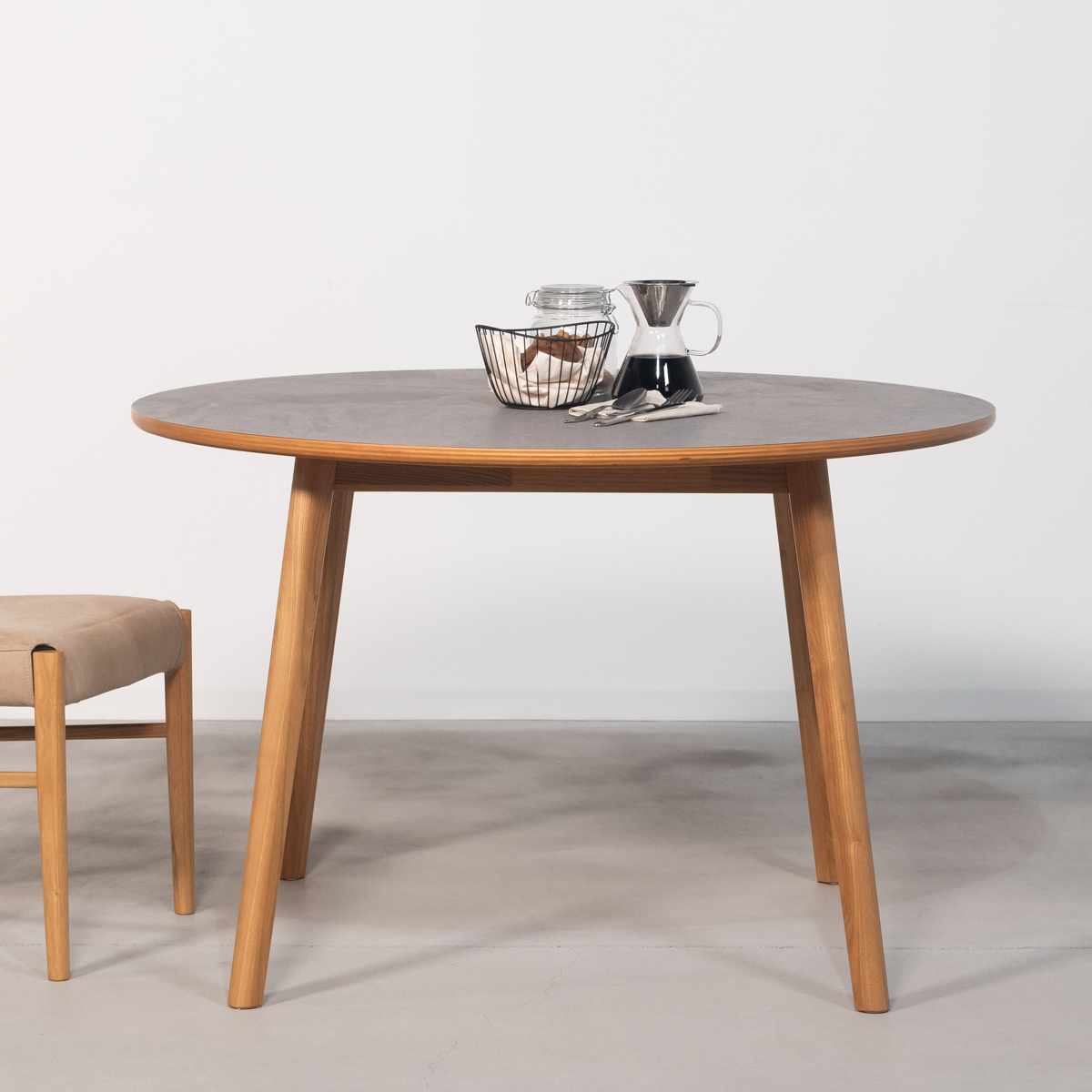 ダイニングテーブル 円型 直径114cm アーティーク form ( テーブル 食卓テーブル 丸 机 木製 天然木 丸テーブル 石目調 ダイニング 食卓 リビングテーブル 作業台 木製テーブル ウッドテーブル コンパクト 円形 円卓 ) 【ホワイト】 ホワイト