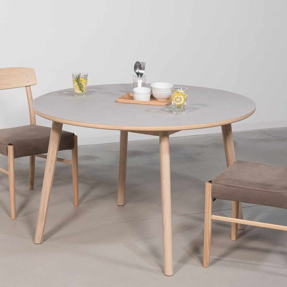 ダイニングテーブル 円型 直径114cm アーティーク form ( テーブル 食卓テーブル 丸 机 木製 天然木 丸テーブル 石目調 ダイニング 食卓 リビングテーブル 作業台 木製テーブル ウッドテーブル コンパクト 円形 円卓 ) 【ホワイト】 ホワイト