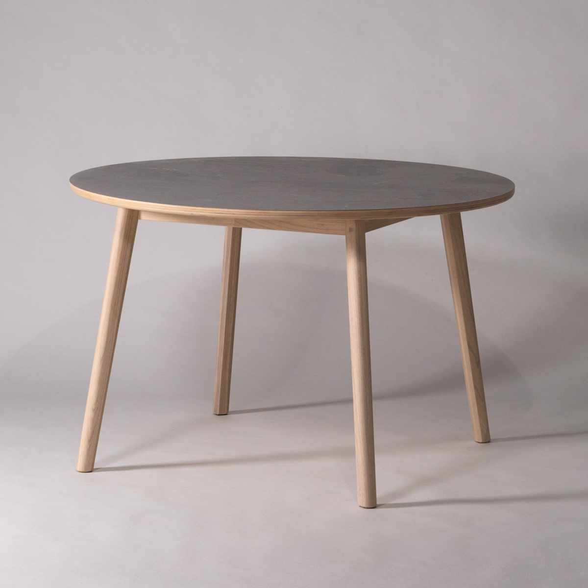 ダイニングテーブル 円型 直径114cm アーティーク form ( テーブル 食卓テーブル 丸 机 木製 天然木 丸テーブル 石目調 ダイニング 食卓 リビングテーブル 作業台 木製テーブル ウッドテーブル コンパクト 円形 円卓 ) 【ホワイト】 ホワイト