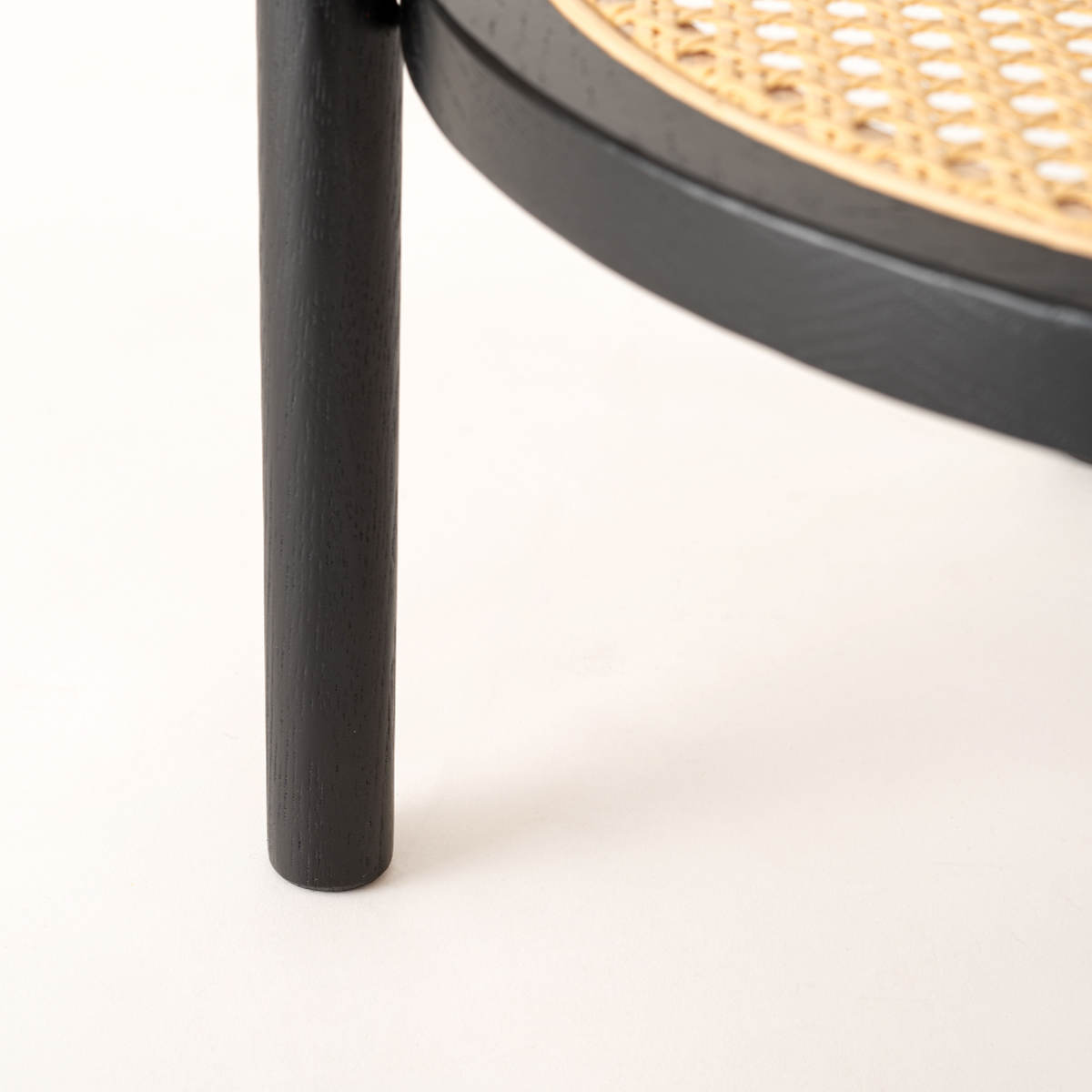 サイドテーブル 高さ50cm 円型 2段 チャービル form ( テーブル ソファサイド ベッドサイド 机 ミニテーブル 木製 天然木 丸 棚付き リビング リビングテーブル コーヒーテーブル ソファテーブル おしゃれ かごめ編み ) 【ブラック】 ブラック