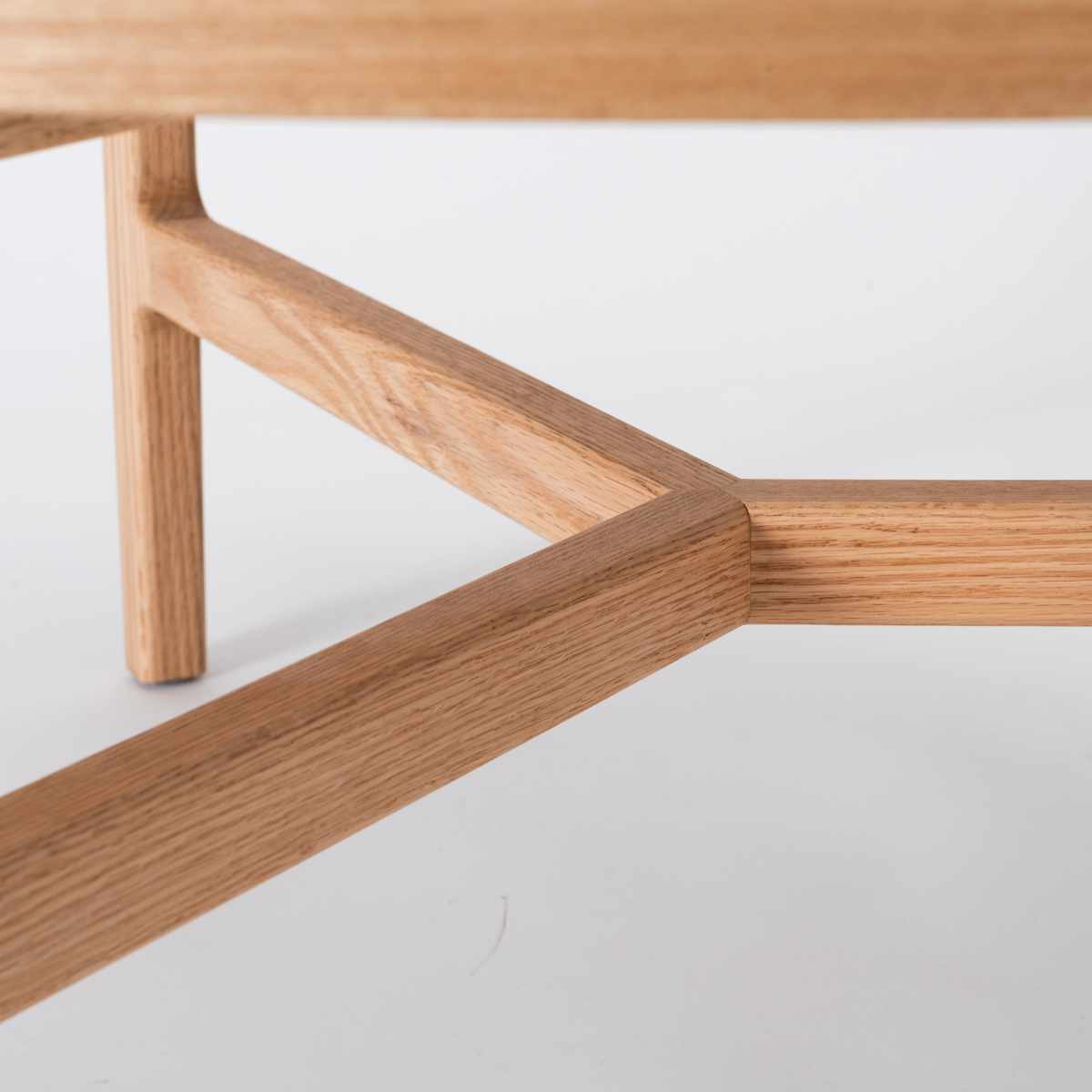 ローテーブル 円型 直径86.5cm クロッカス form ( リビングテーブル センターテーブル 木製 天然木 石目調 天板 丸 円形 テーブル 机 完成品 リビング 3本脚 丸テーブル ソファテーブル コーヒーテーブル ) 【ブラック】 ブラック