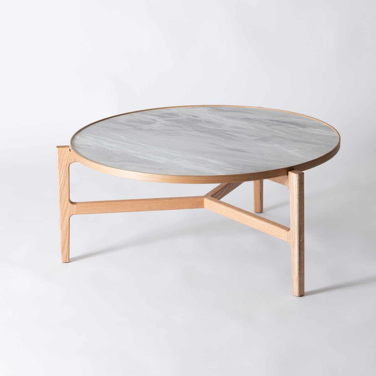 ローテーブル 円型 直径86.5cm クロッカス form ( リビングテーブル センターテーブル 木製 天然木 石目調 天板 丸 円形 テーブル 机 完成品 リビング 3本脚 丸テーブル ソファテーブル コーヒーテーブル ) 【ブラック】 ブラック