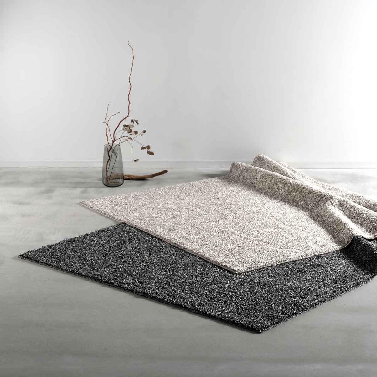 ラグ 130×190cm 長方形 床暖房対応 form ( ラグマット カーペット 絨毯 じゅうたん マット 床暖対応 床暖 床暖房 アクセントラグ ホットカーペット対応 防ダニ 抗菌防臭 防炎機能 インテリア ふんわり ) 【ライトグレー】 ライトグレー