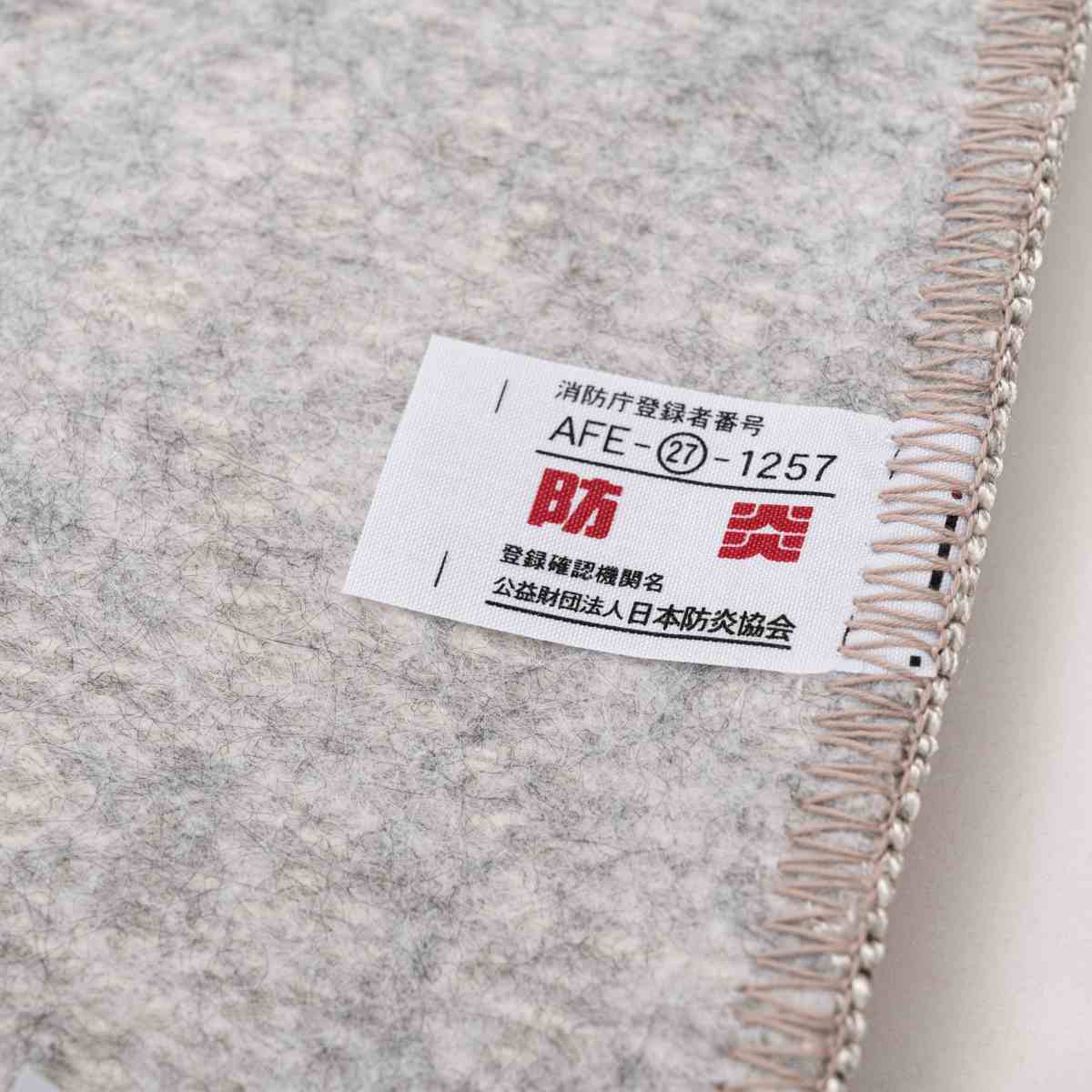 ラグ 直径160cm 円型 床暖房対応 form ( ラグマット カーペット 絨毯 じゅうたん マット 床暖対応 床暖 床暖房 アクセントラグ ホットカーペット対応 防ダニ 抗菌防臭 防炎機能 インテリア ふんわり ) 【ライトグレー】 ライトグレー