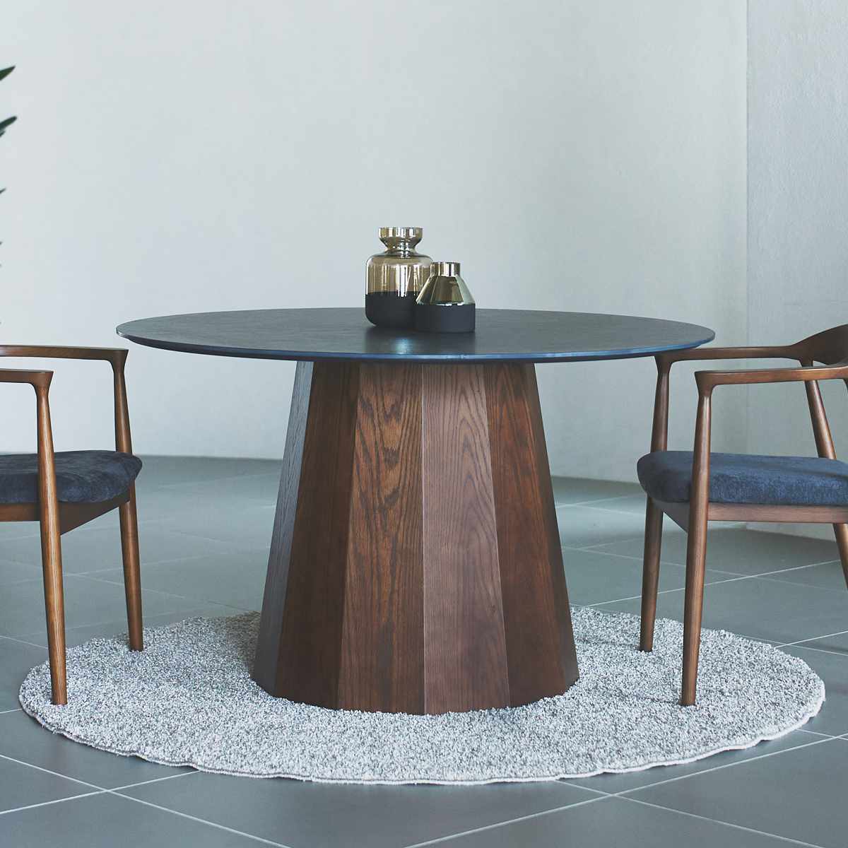 ラグ 直径160cm 円型 床暖房対応 form ( ラグマット カーペット 絨毯 じゅうたん マット 床暖対応 床暖 床暖房 アクセントラグ ホットカーペット対応 防ダニ 抗菌防臭 防炎機能 インテリア ふんわり ) 【ライトグレー】 ライトグレー