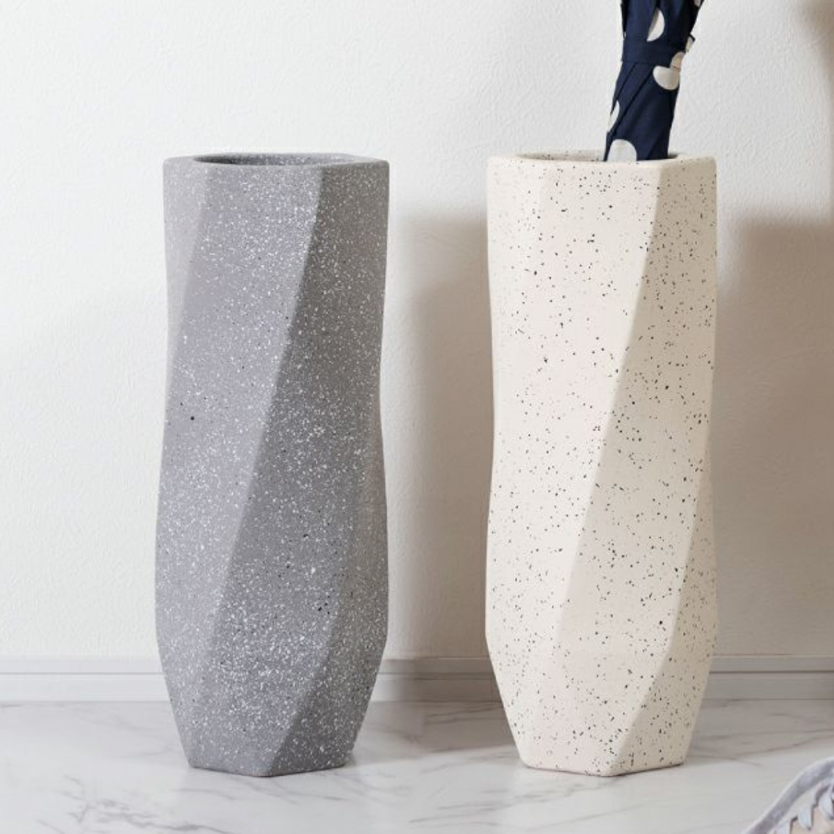 傘立て アンブレラスタンド 陶器 （ 傘たて 傘 1～3本 収納 おしゃれ 玄関収納 コンパクト スリム 北欧 韓国 インテリア フラワーベース 土間 土間収納 シューズクローク シンプル かわいい ） 【アイボリー】