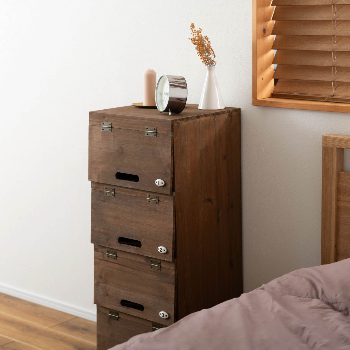 シューズラック 4段 木製 幅34.5cm ( シューズケース シューズボックス 下駄箱 スリム 靴収納 レトロ調 フラップ扉 収納 ラック 玄関収納 収納棚 靴 靴入れ 杉 キャビネット チェスト 家具 扉付き リビング収納 )