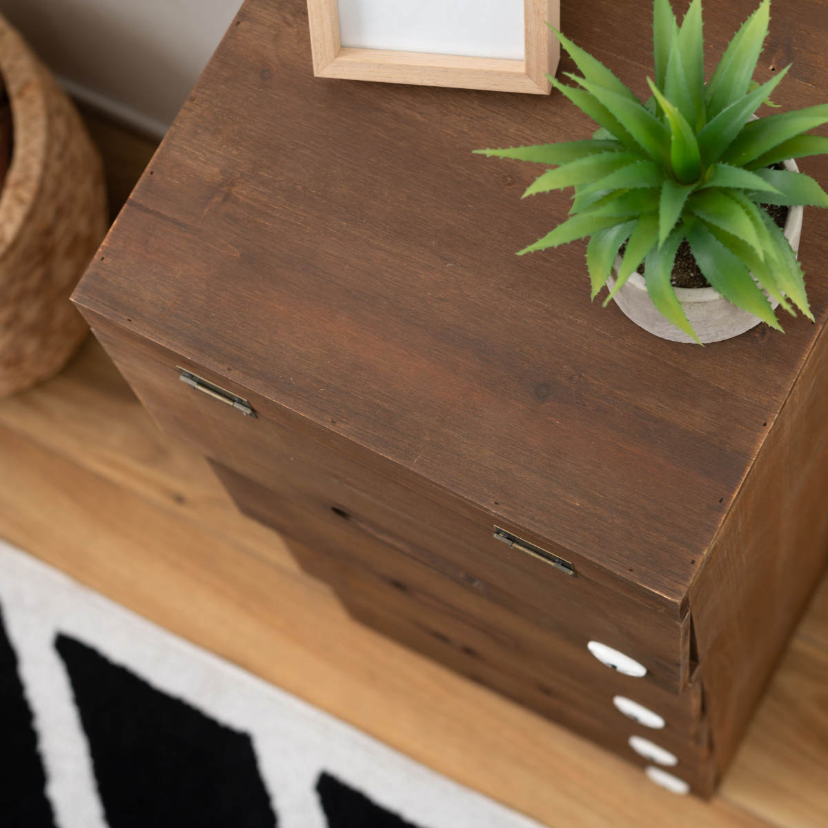 シューズラック 4段 木製 幅34.5cm ( シューズケース シューズボックス 下駄箱 スリム 靴収納 レトロ調 フラップ扉 収納 ラック 玄関収納 収納棚 靴 靴入れ 杉 キャビネット チェスト 家具 扉付き リビング収納 )