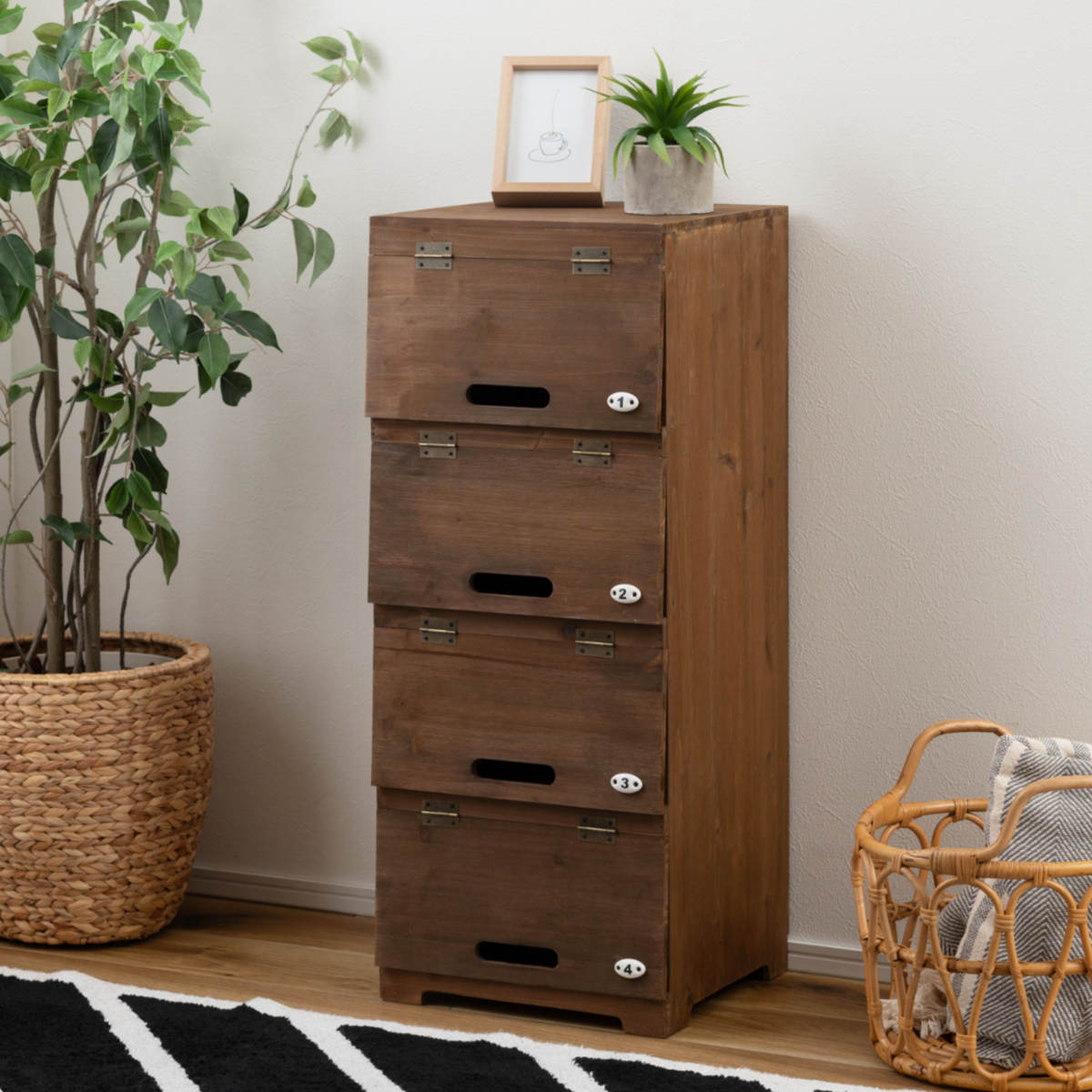 シューズラック 4段 木製 幅34.5cm ( シューズケース シューズボックス 下駄箱 スリム 靴収納 レトロ調 フラップ扉 収納 ラック 玄関収納 収納棚 靴 靴入れ 杉 キャビネット チェスト 家具 扉付き リビング収納 )