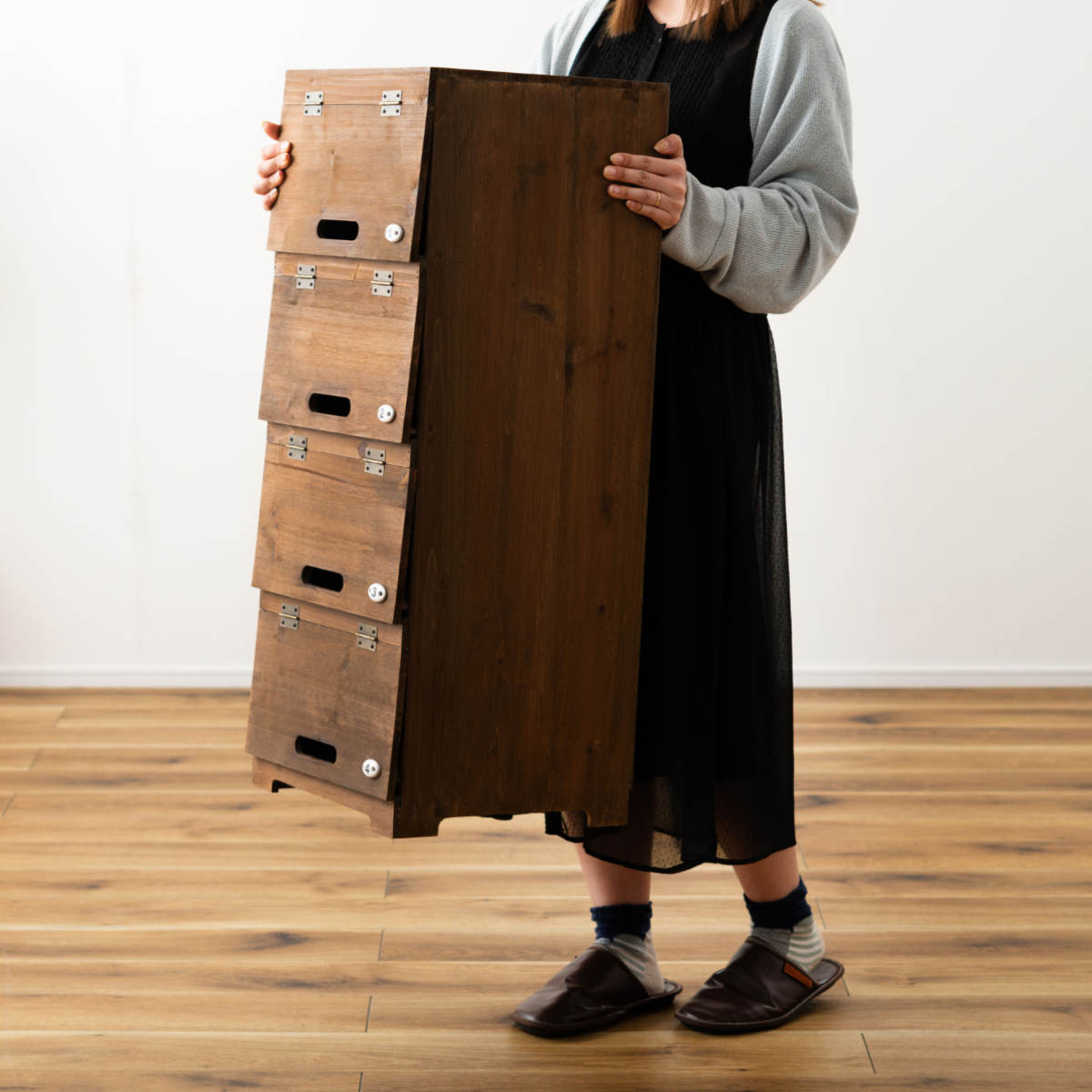 シューズラック 4段 木製 幅34.5cm ( シューズケース シューズボックス 下駄箱 スリム 靴収納 レトロ調 フラップ扉 収納 ラック 玄関収納 収納棚 靴 靴入れ 杉 キャビネット チェスト 家具 扉付き リビング収納 )