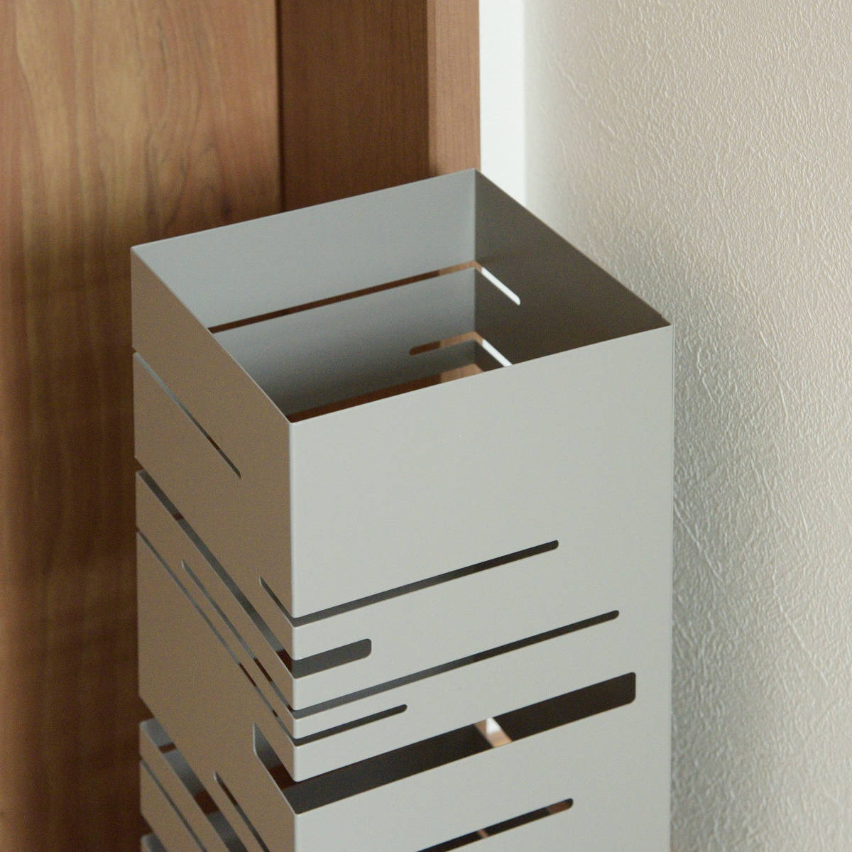 傘立て LFS-180 スチール製 ( 傘たて カサ立て アンブレラスタンド カサ 傘 かさ コンパクト モノトーン シンプル 角型 省スペース 玄関 エントランス 乾きやすい 丈夫 水受けトレイ付き ) 【グレー】 グレー