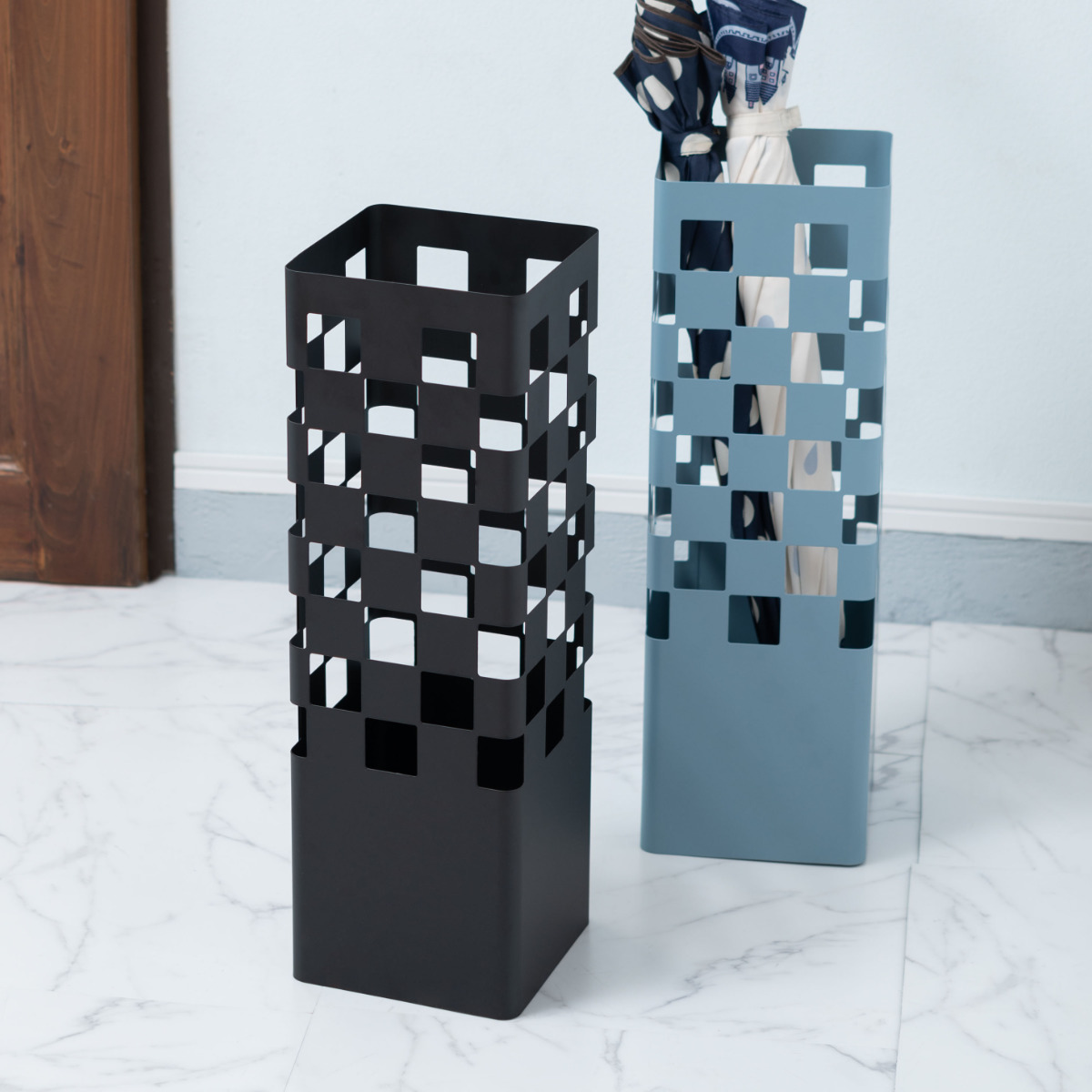 傘立て スリム 水受けトレイ付 （ かさ立て アンブレラスタンド 傘 収納 玄関 スチール 幅16 かさ スタンド 縦型 角型 傘収納 グレー ブラック ） 【ブラック】