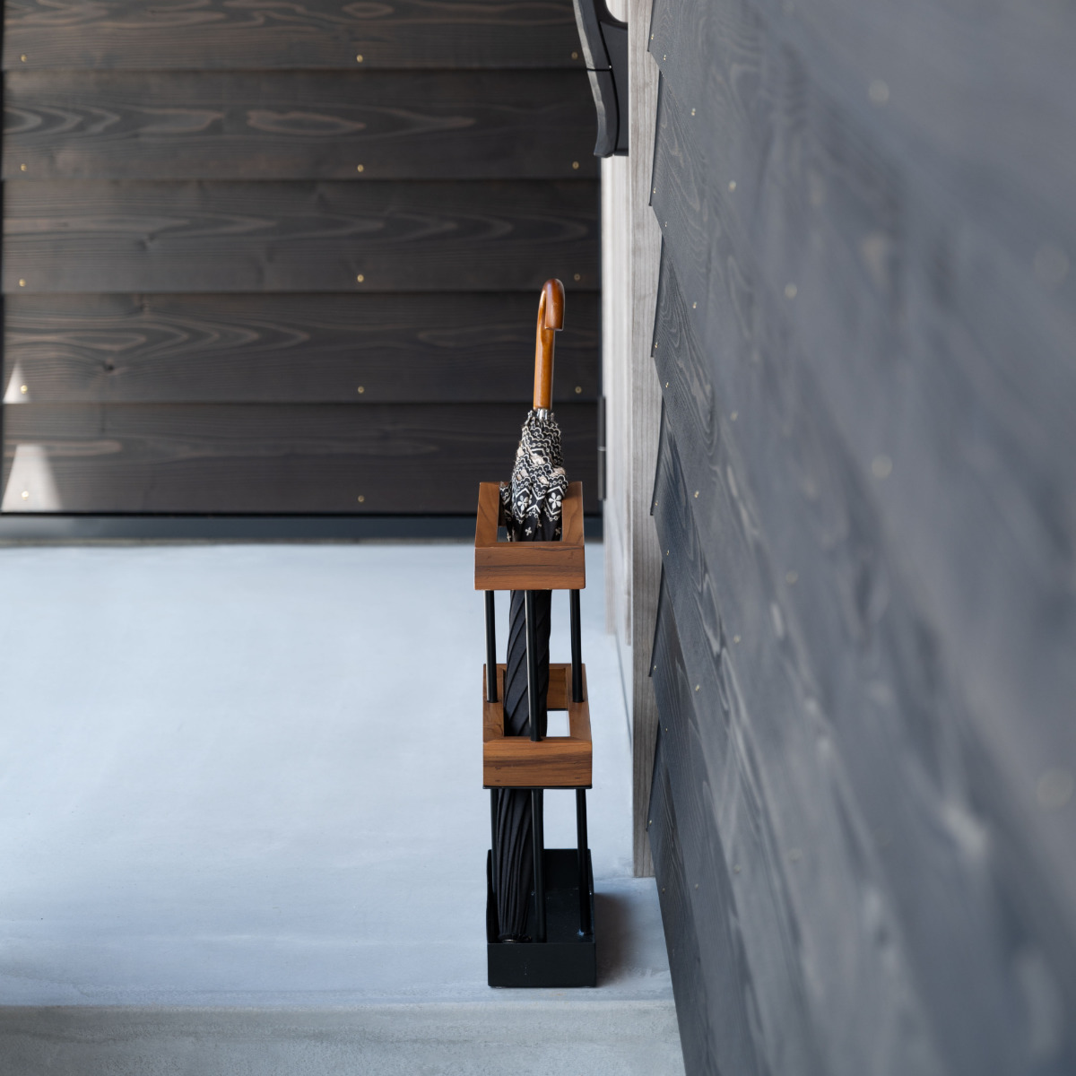 傘立て 四角 木製 スチール ( 傘たて スリム 玄関収納 省スペース 天然木 ブラック 木 ウッド 角型 コンパクト 北欧 おしゃれ )