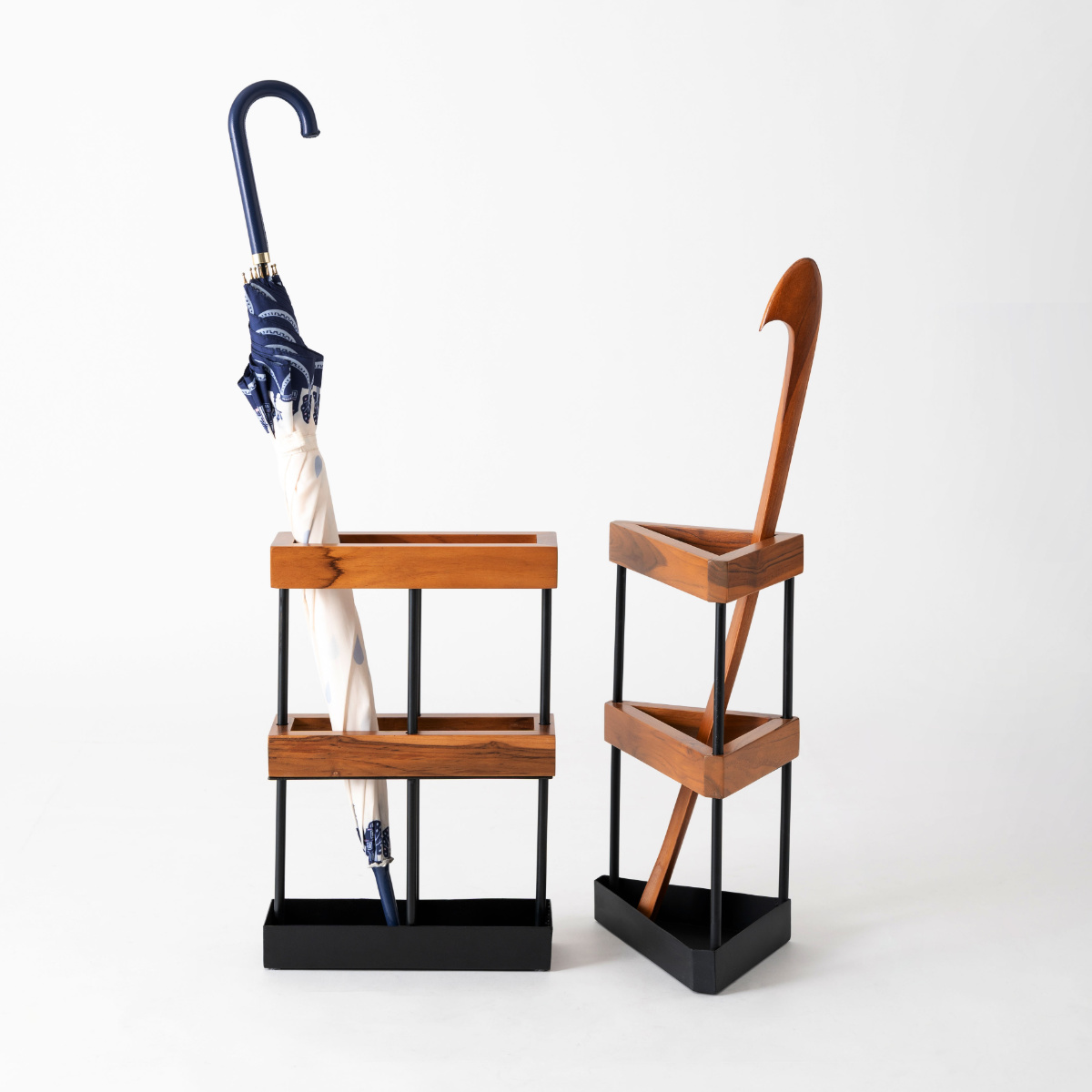 傘立て 三角 木製 スチール ( 傘たて スリム 玄関収納 省スペース コーナー 設置 天然木 ブラック 木 ウッド さんかく コンパクト 北欧 おしゃれ )