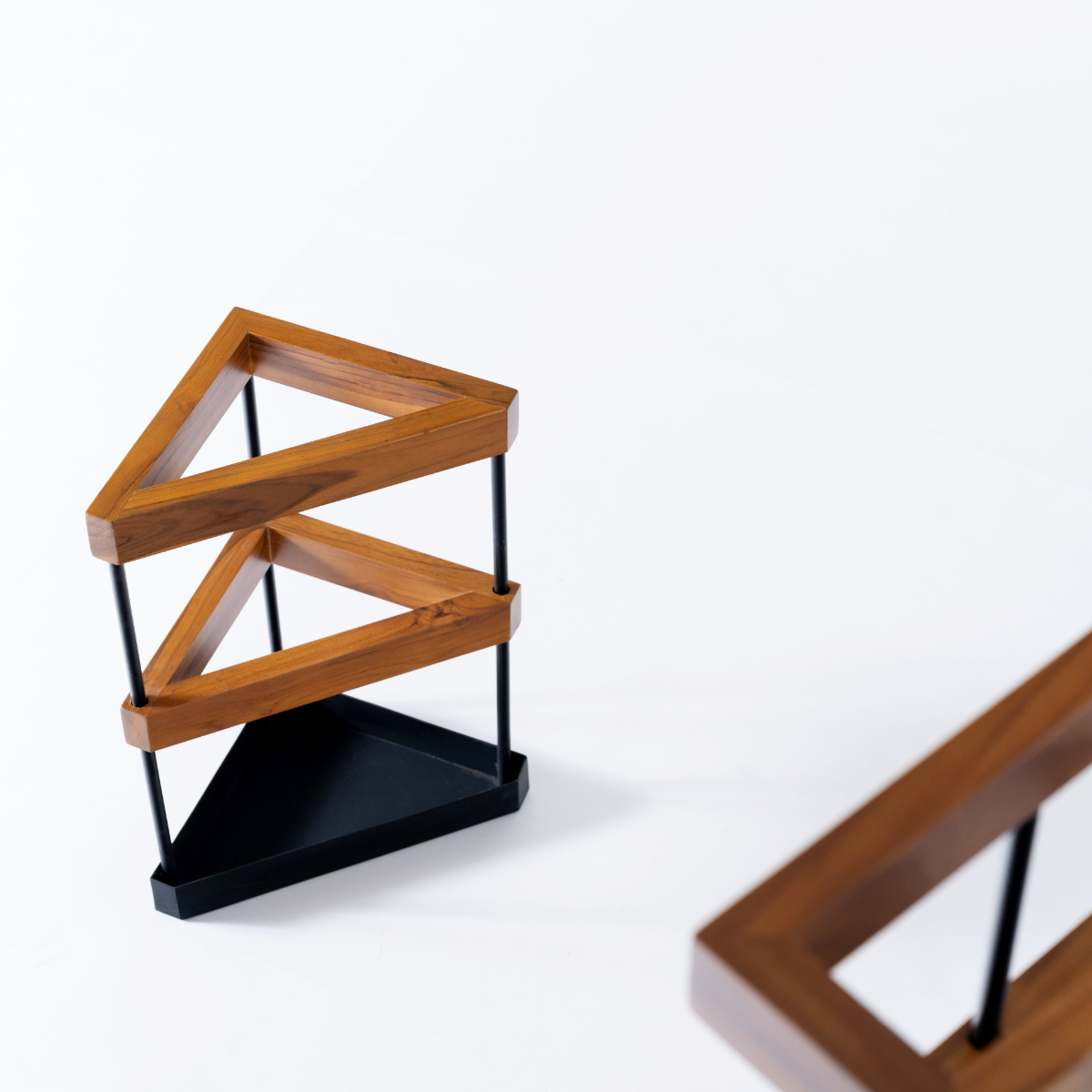 傘立て 三角 木製 スチール ( 傘たて スリム 玄関収納 省スペース コーナー 設置 天然木 ブラック 木 ウッド さんかく コンパクト 北欧 おしゃれ )