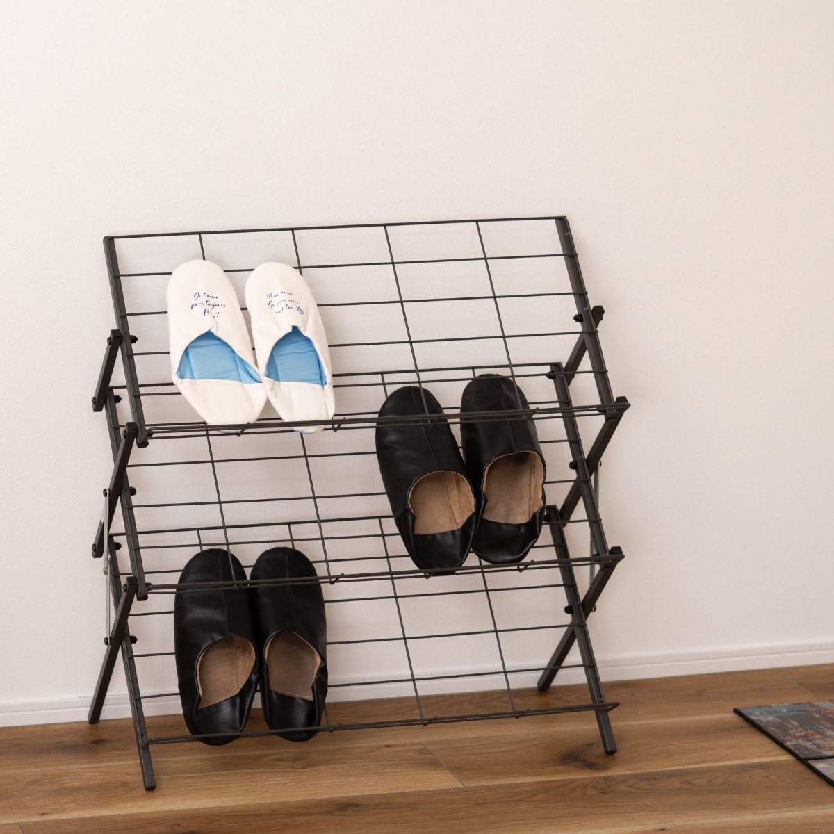 シューズラック フォールディングシューズラック スチール ( 玄関 靴 収納 下駄箱 折りたたみ ラック 見せる収納 スリッパラック コンパクト コレクションラック たためる ブラック ホワイト ) 【ホワイト】 ホワイト