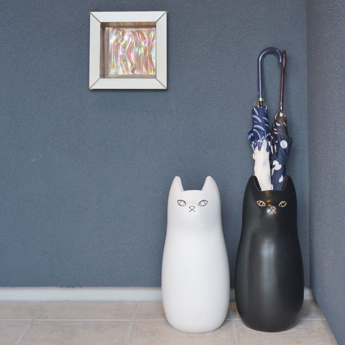 傘立て ネコ 45cm 陶器 ( 傘たて 猫 玄関収納 スリム アンブレラスタンド かわいい 猫グッズ 傘入れ 猫型 アニマル 錆びない 北欧 玄関 収納 ) 【ブラック】 ブラック