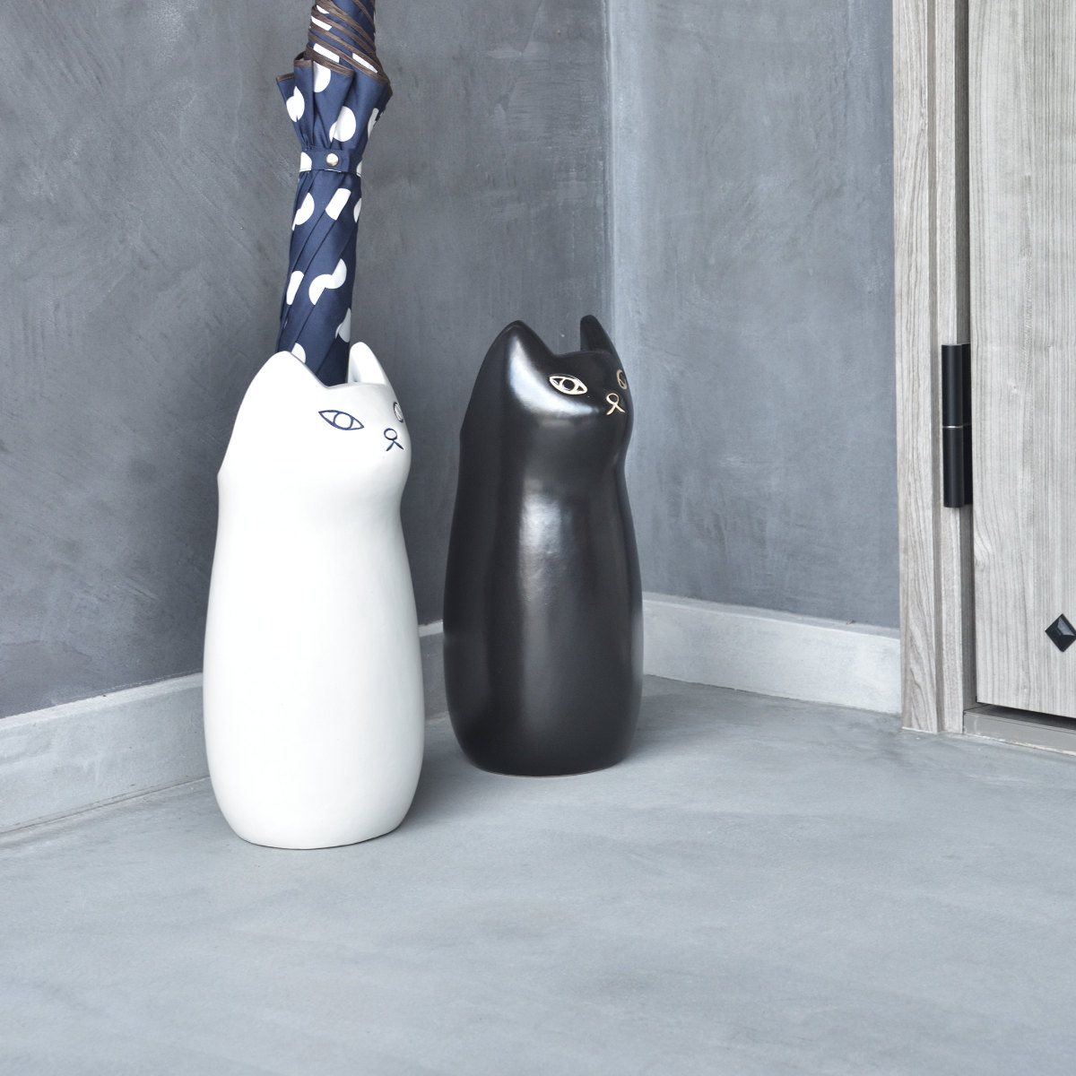 傘立て ネコ 34.5cm 陶器 ( 傘たて 猫 玄関収納 スリム アンブレラスタンド かわいい 猫グッズ 傘入れ 猫型 アニマル 錆びない 北欧 玄関 収納 ) 【ホワイト】 ホワイト