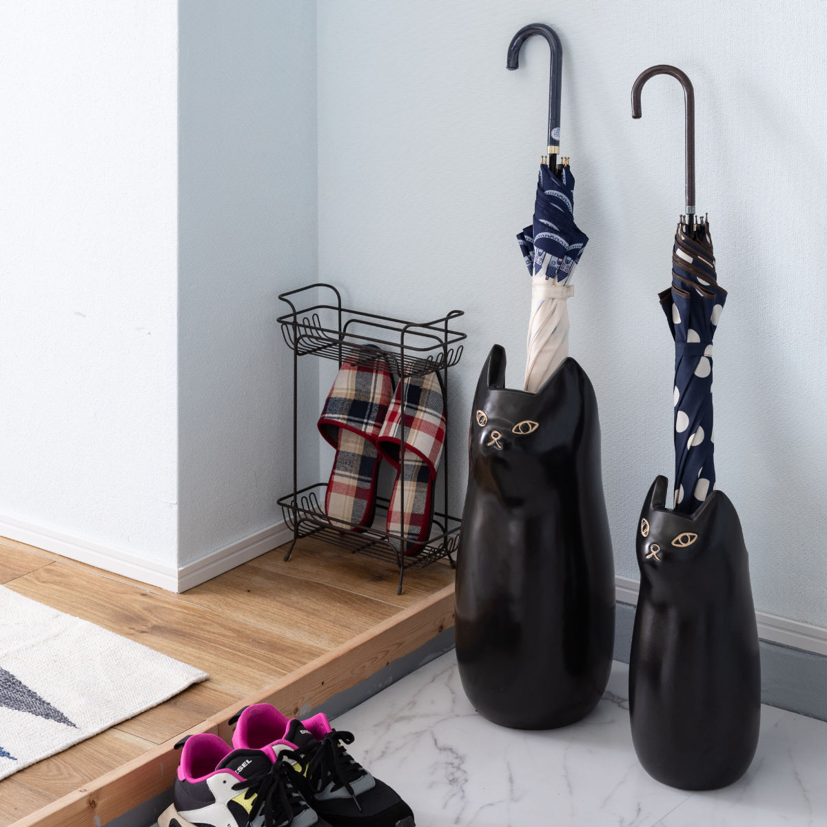 傘立て ネコ 34.5cm 陶器 ( 傘たて 猫 玄関収納 スリム アンブレラスタンド かわいい 猫グッズ 傘入れ 猫型 アニマル 錆びない 北欧 玄関 収納 ) 【ホワイト】 ホワイト