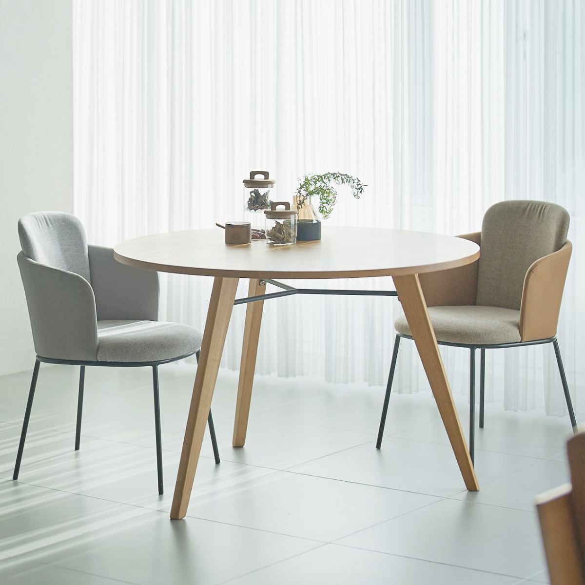 ダイニングチェア 座面高45cm ソレル form ( チェア ダイニング イス 椅子 食卓椅子 ファブリック 肘付き スチール脚 チェアー いす 食卓 リビング ダイニングチェアー リビングチェア ) 【ライトグレー】 ライトグレー