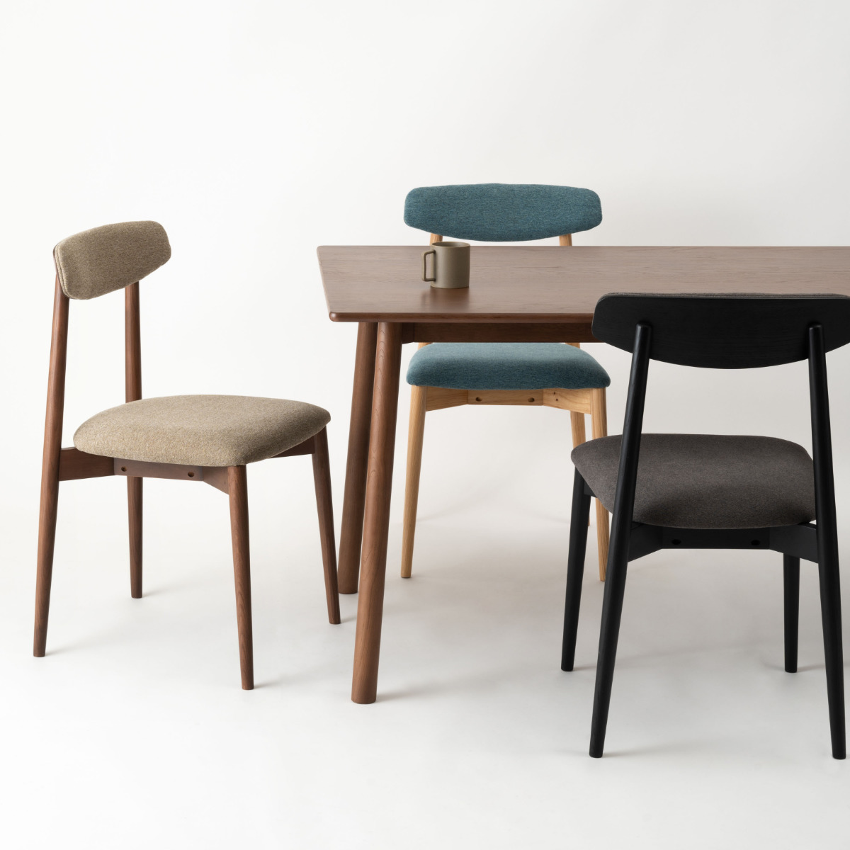 ダイニングチェア 座面高47cm チコリ form ( チェア ダイニング イス 椅子 食卓椅子 完成品 木製 天然木 肘なし ファブリック チェアー いす 食卓 リビング ダイニングチェアー リビングチェア 木製椅子 ) 【ブラック】 ブラック