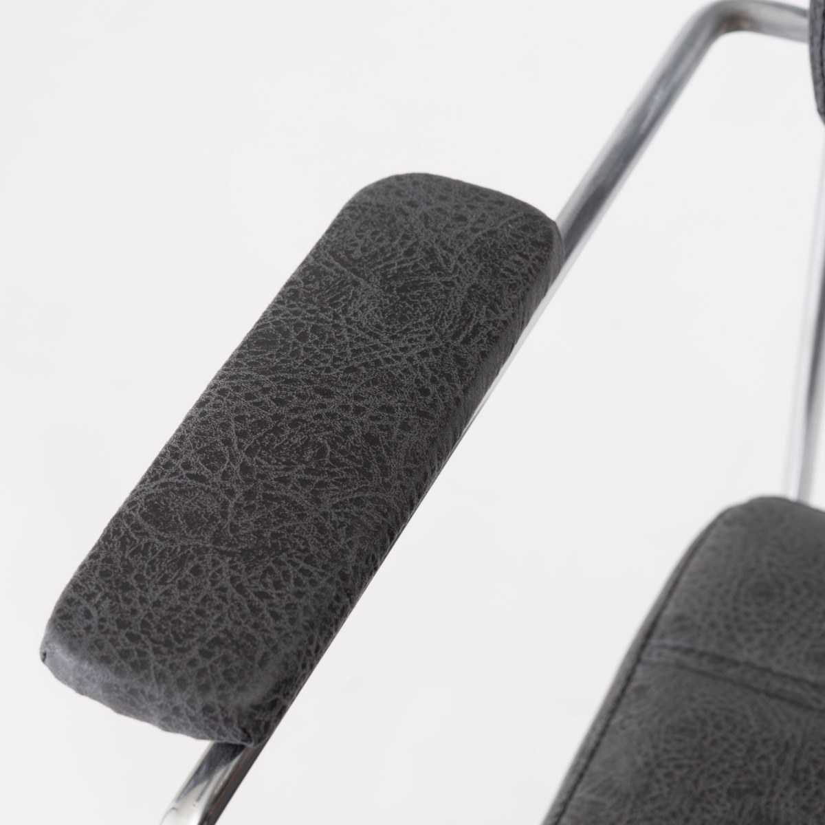 オフィスチェア 昇降式 座面高44~54cm デスクチェア ボラゴ form ( ワークチェア パソコンチェア レザー調 キャスター付き ロッキング機能 肘掛け 学習椅子 勉強椅子 座面 四角 高さ調節 イス オフィス 仕事 ) 【ブラック】 ブラック