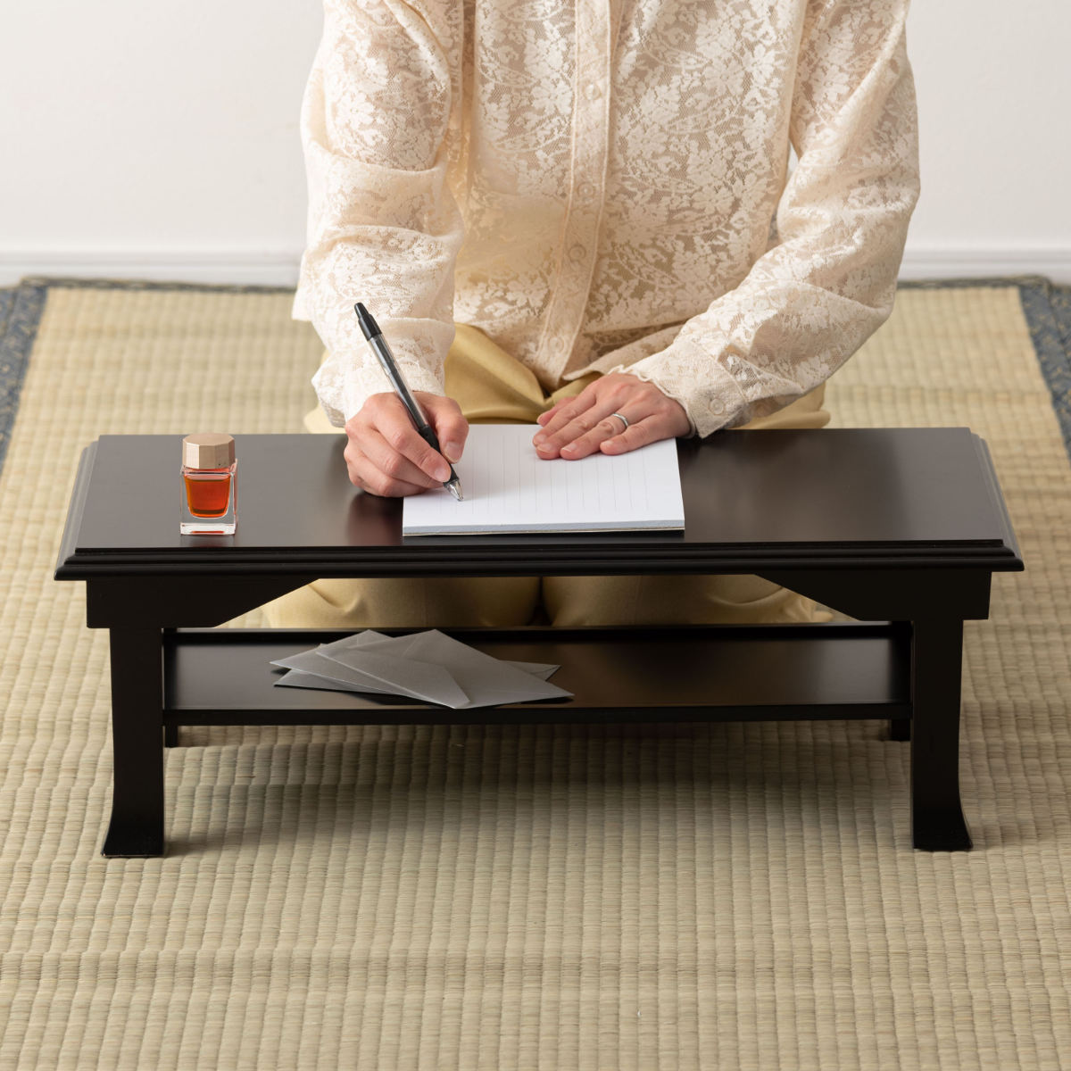 座卓 幅60cm 折りたたみ お座敷ミニテーブル ( 木製 天然木 文机 完成品 折り畳み テーブル 和室 棚板 収納 仏間 法事 写経 光沢 畳 ミニテーブル フォールディング 寺院 座敷 旅館 神社 お寺 お座敷 和風 軽い 軽量 )