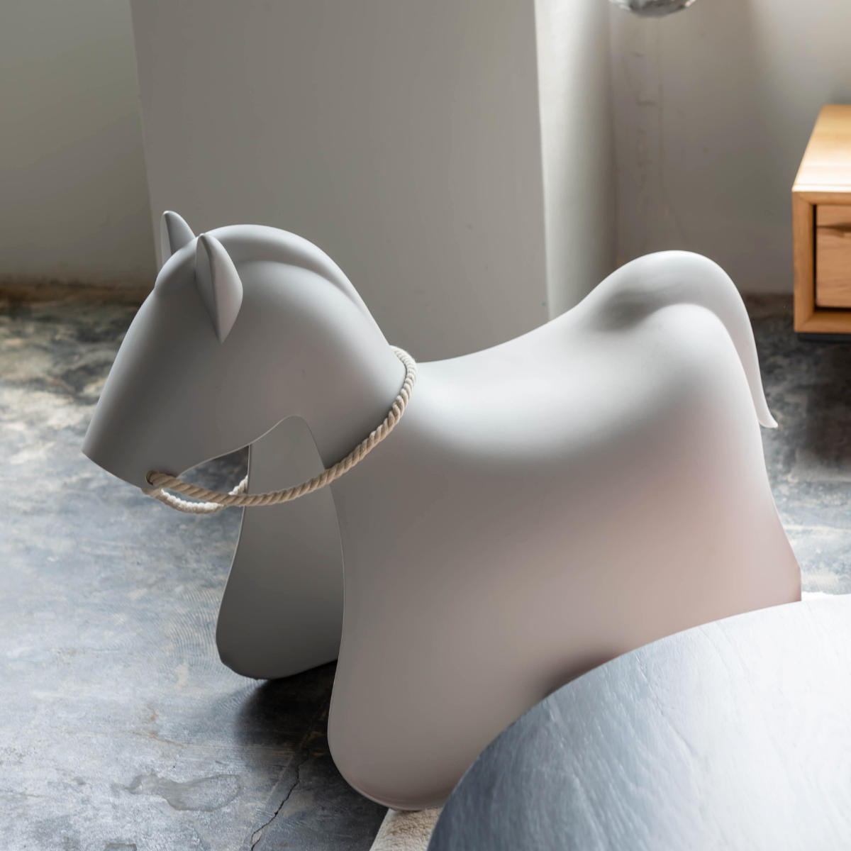 スツール ホース スタッキング 軽量 子ども用チェア 馬 ( イス 椅子 ウマ うま 手綱つき 積み重ね キッズ チェア 軽い 耐荷重80kg 腰かけ 贈り物 プレゼント ギフト 遊び場 子供部屋 リビング プラスチック インテリア ) 【ライトグレー】 ライトグレー