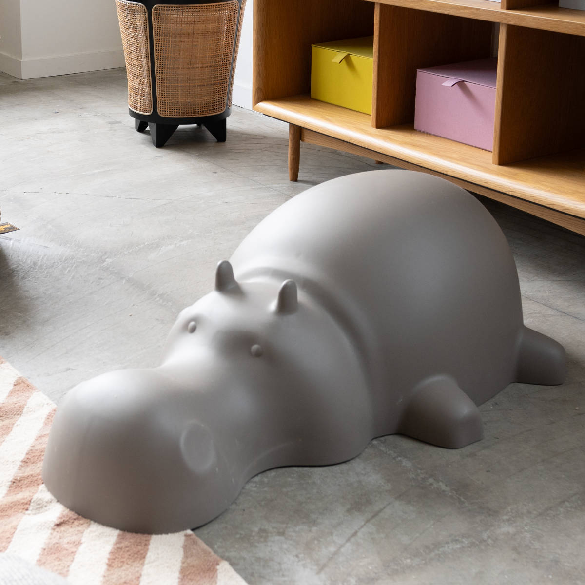 スツール ヒッポー スタッキング 軽量 子ども用チェア カバ ( イス 椅子 かば アニマル 手綱つき 積み重ね キッズ チェア 軽い 耐荷重80kg 腰かけ 贈り物 プレゼント ギフト 遊び場 子供部屋 リビング プラスチック インテリア ) 【グレー】 グレー