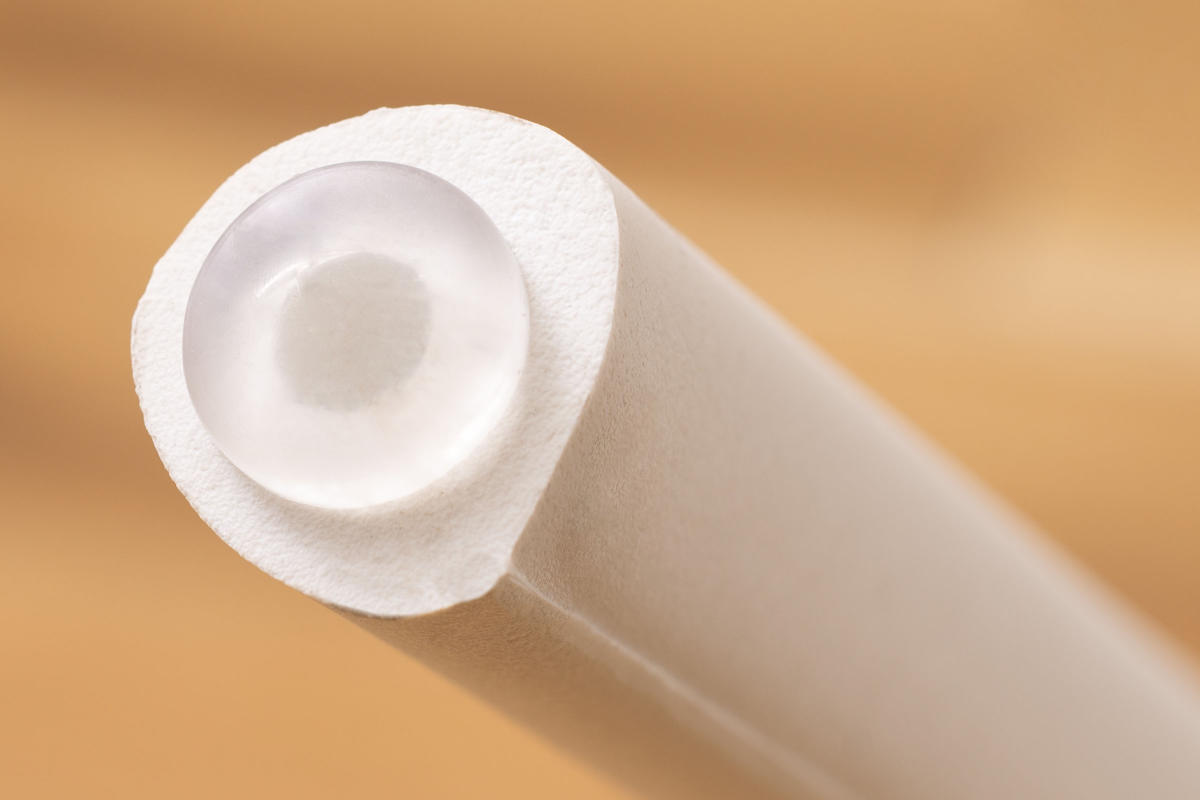 ダイニングチェア 座面高45cm 軽量 肘掛け付き 完成品 ガーデンチェア ( チェア ダイニング イス 椅子 食卓椅子 屋内 屋外 軽い プラスチック 積み重ね スタッキング 食卓 ベランダ 庭 アウトドア ガーデン家具 サブチェア ) 【ホワイト】 ホワイト