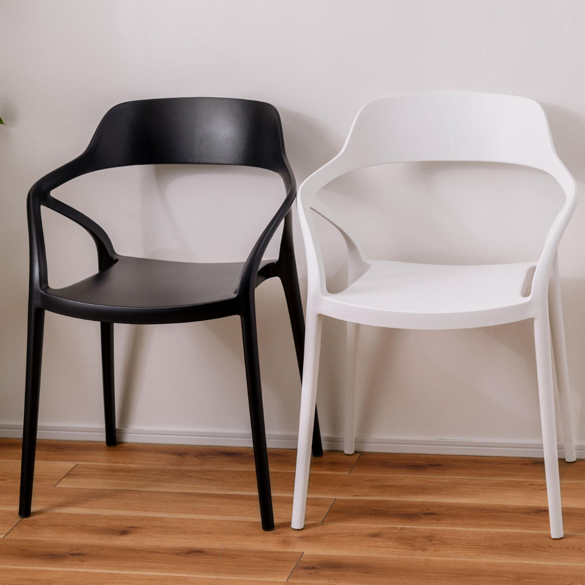 ダイニングチェア 座面高45cm 軽量 肘掛け付き 完成品 ガーデンチェア ( チェア ダイニング イス 椅子 食卓椅子 屋内 屋外 軽い プラスチック 積み重ね スタッキング 食卓 ベランダ 庭 アウトドア ガーデン家具 サブチェア ) 【ホワイト】 ホワイト