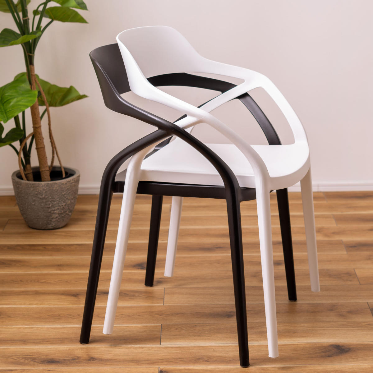 ダイニングチェア 座面高45cm 軽量 肘掛け付き 完成品 ガーデンチェア ( チェア ダイニング イス 椅子 食卓椅子 屋内 屋外 軽い プラスチック 積み重ね スタッキング 食卓 ベランダ 庭 アウトドア ガーデン家具 サブチェア ) 【ホワイト】 ホワイト