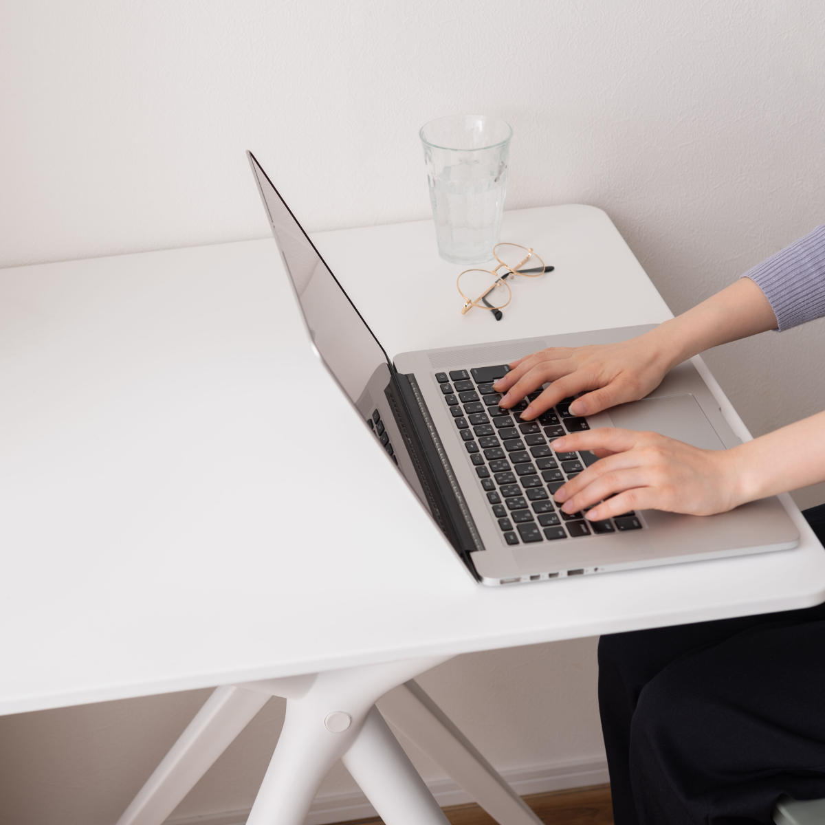 ダイニングテーブル 幅70cm 正方形 軽量 ガーデンテーブル ( テーブル 食卓テーブル 机 リビングテーブル 屋外 デスク PC ダイニング 食卓 作業台 オフィス カフェ ベランダ 庭 アウトドア ガーデン家具 軽い ) 【ブラック】 ブラック