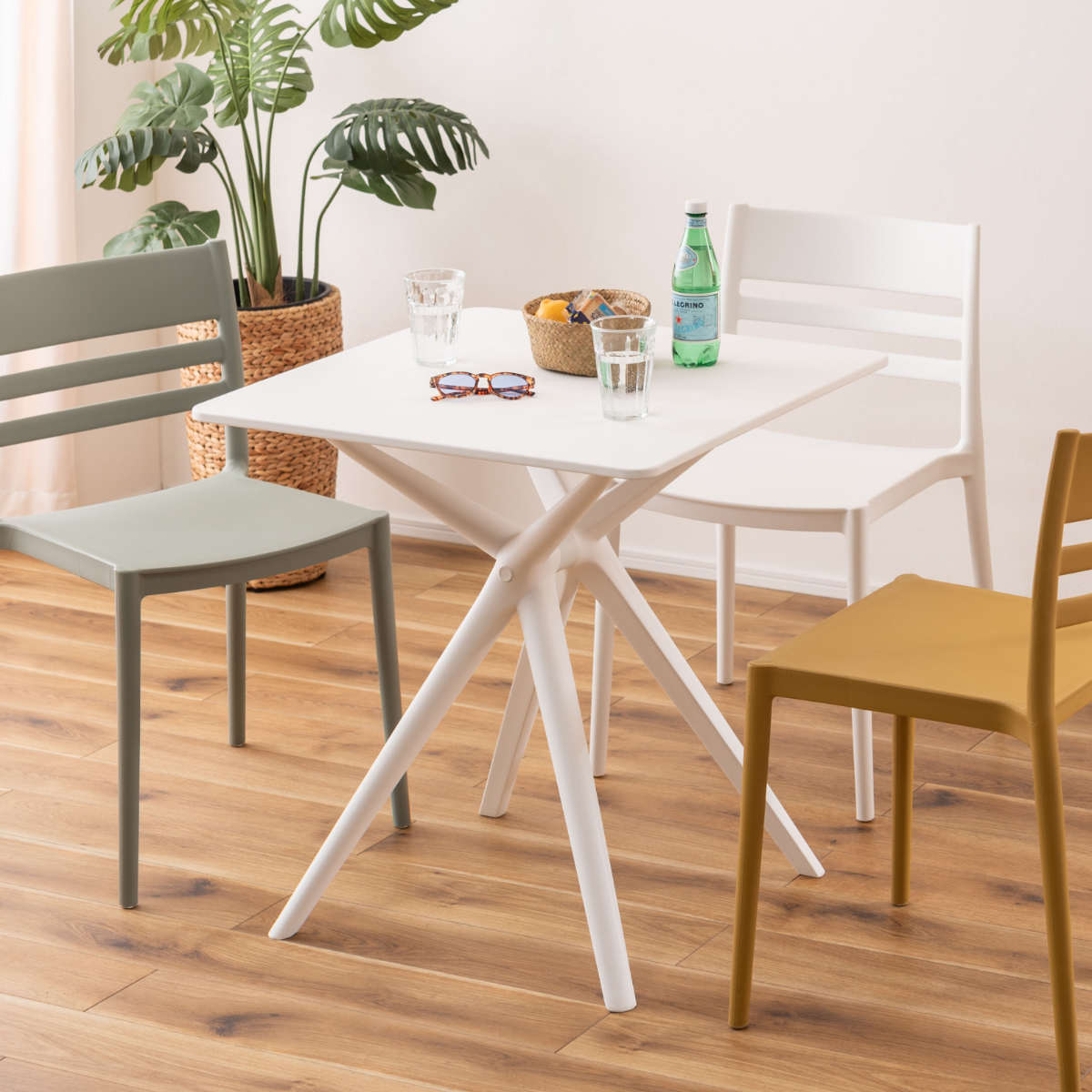 ダイニングテーブル 幅70cm 正方形 軽量 ガーデンテーブル ( テーブル 食卓テーブル 机 リビングテーブル 屋外 デスク PC ダイニング 食卓 作業台 オフィス カフェ ベランダ 庭 アウトドア ガーデン家具 軽い ) 【ブラック】 ブラック