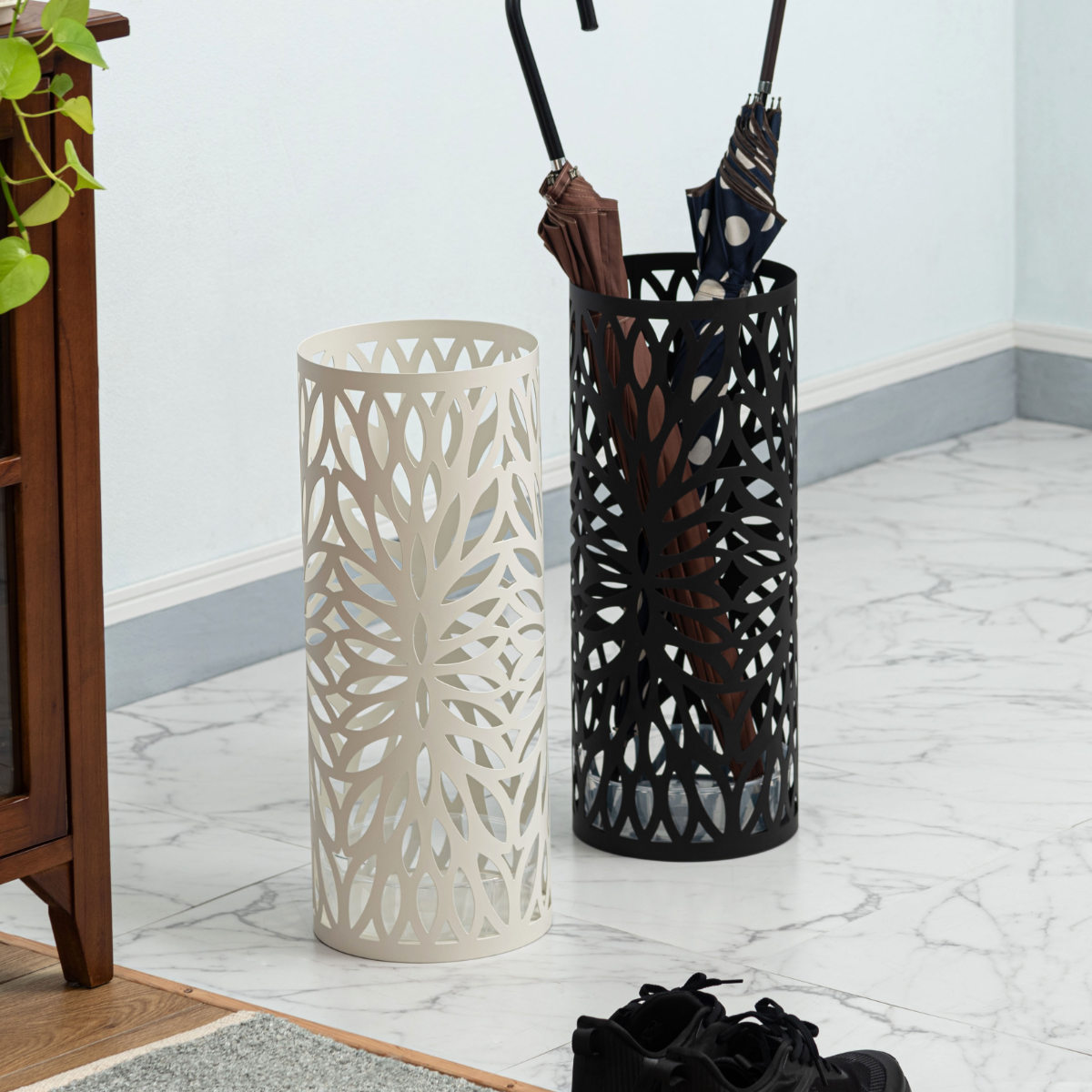 傘立て 高さ49cm リーフ柄 ( 傘たて 傘 収納 スチール おしゃれ 玄関収納 コンパクト スリム インテリア オブジェ 土間 土間収納 シューズクローク シンプル かわいい 掃除用具 長物収納 ) 【ブラック】