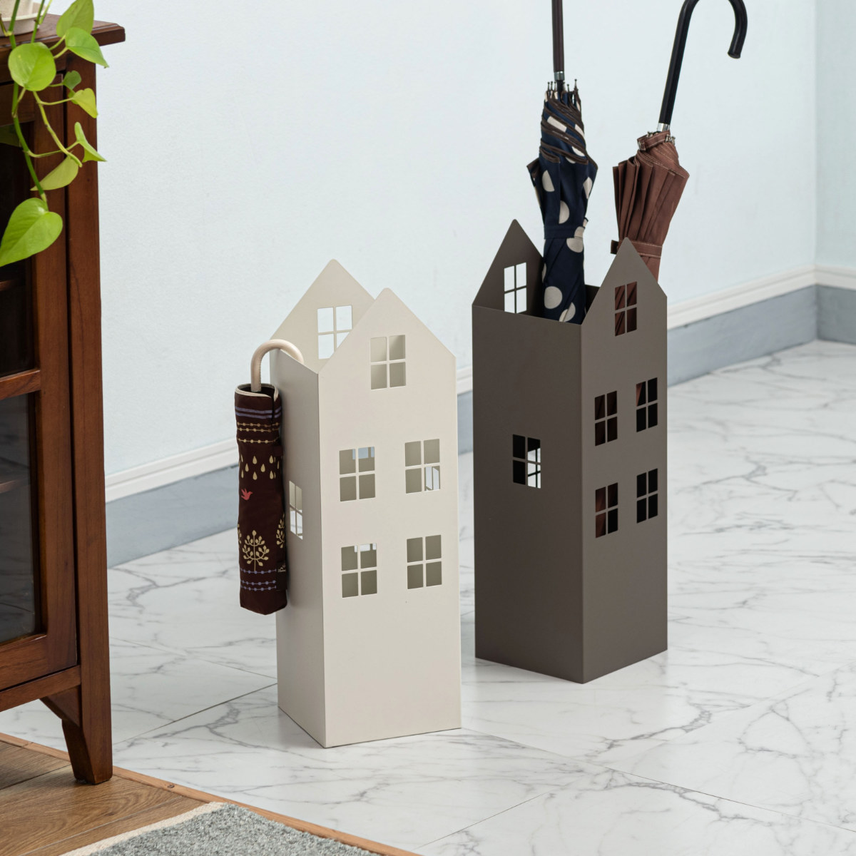 傘立て 高さ49cm ハウス型 ( 傘たて 傘 収納 スチール おしゃれ 玄関収納 コンパクト スリム インテリア デザイン オブジェ 土間 土間収納 シューズクローク シンプル かわいい 掃除用具 長物収納 ) 【ダークグレー】