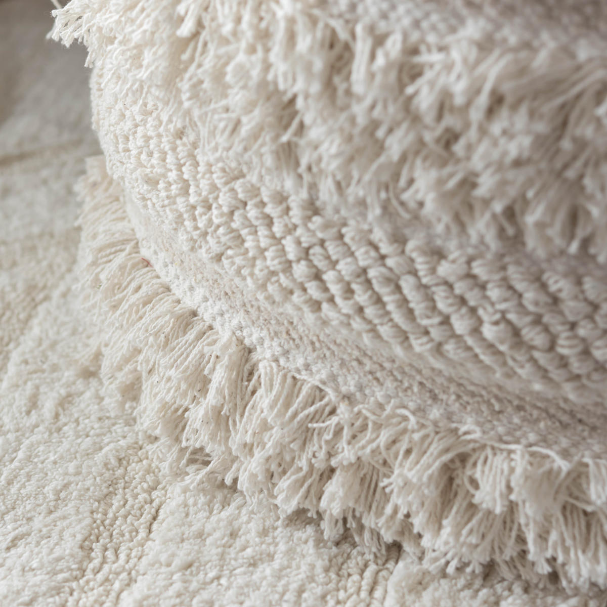 ラウンドスツール 高さ43cm スツール おしゃれ 北欧 完成品 ( 椅子 ビーズクッション オットマン 足置き クッション フロアクッション 腰掛け 丸 肘置き コットン 布地 ファブリック フリンジ スツールクッション 丸型 丸椅子 ) 【ベージュ】 ベージュ