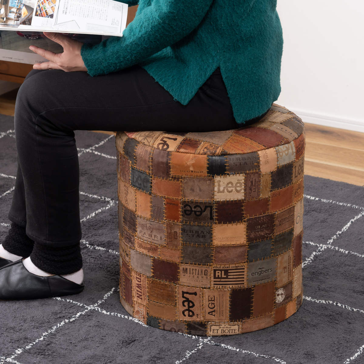 スツール ラウンド 高さ44cm おしゃれ パッチワーク 完成品 ( 椅子 チェア 腰掛け イス ヴィンテージ調 本革 合皮 サイドテーブル オットマン 軽量 丸 革タグ サブチェア 来客用 リビング キッチン 玄関 簡易テーブル 軽い )