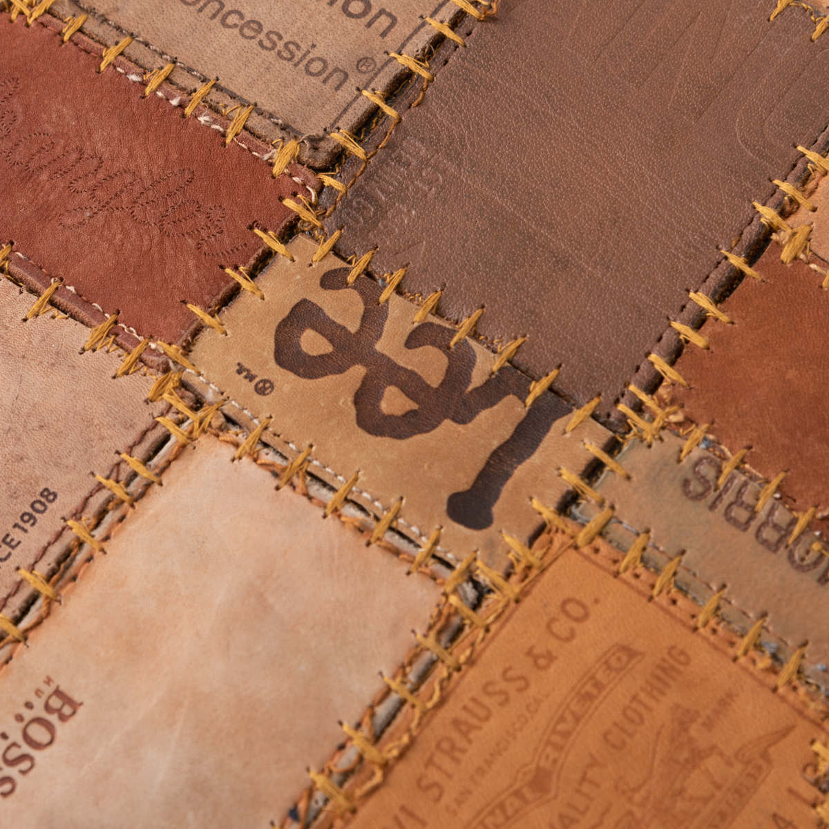 スツール キューブ 高さ44cm おしゃれ パッチワーク 完成品 ( 椅子 チェア 腰掛け イス ヴィンテージ調 本革 合皮 サイドテーブル オットマン 軽量 四角 革タグ サブチェア 来客用 リビング キッチン 玄関 簡易テーブル 軽い )