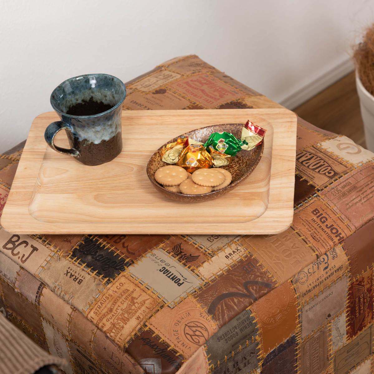 スツール キューブ 高さ44cm おしゃれ パッチワーク 完成品 ( 椅子 チェア 腰掛け イス ヴィンテージ調 本革 合皮 サイドテーブル オットマン 軽量 四角 革タグ サブチェア 来客用 リビング キッチン 玄関 簡易テーブル 軽い )