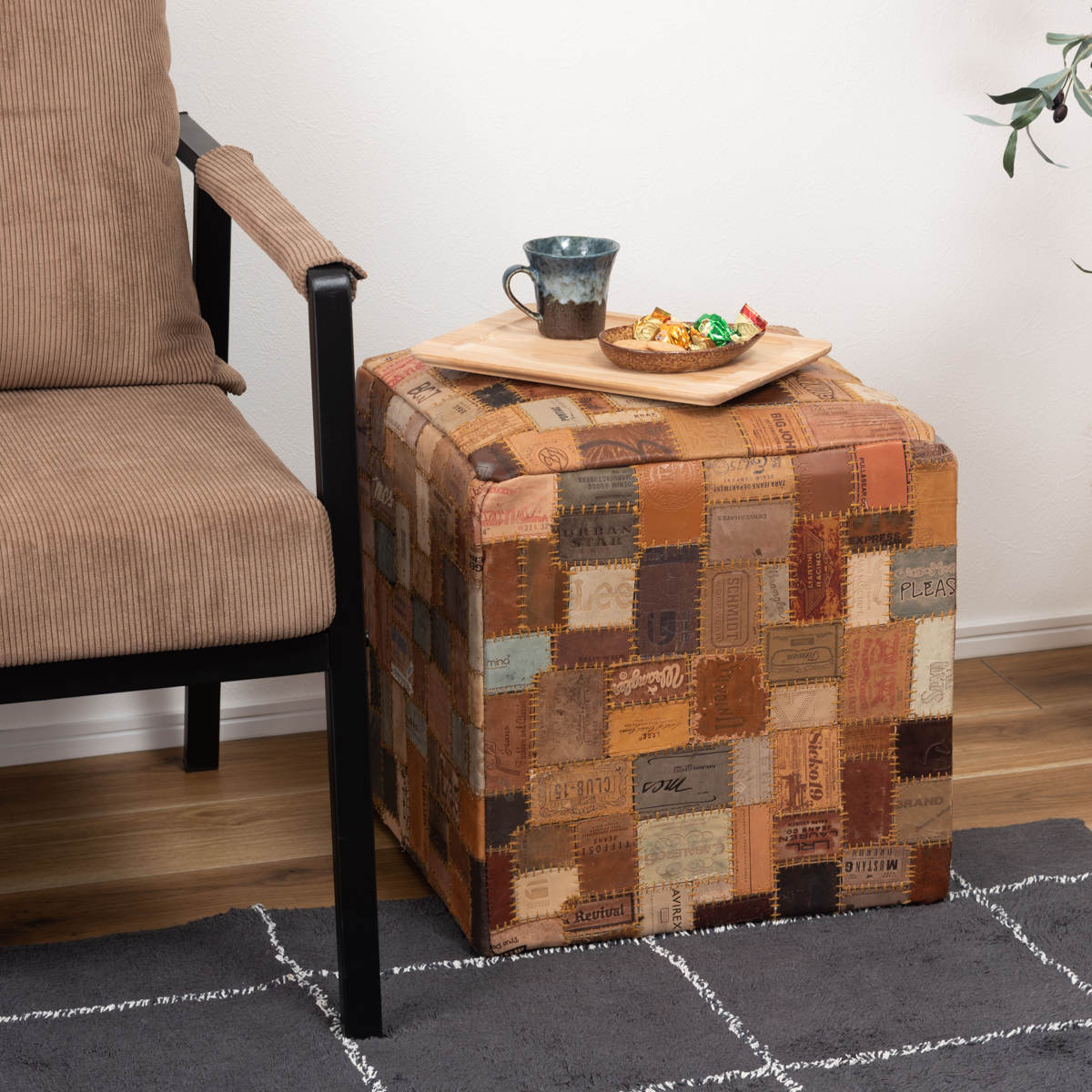 スツール キューブ 高さ44cm おしゃれ パッチワーク 完成品 ( 椅子 チェア 腰掛け イス ヴィンテージ調 本革 合皮 サイドテーブル オットマン 軽量 四角 革タグ サブチェア 来客用 リビング キッチン 玄関 簡易テーブル 軽い )