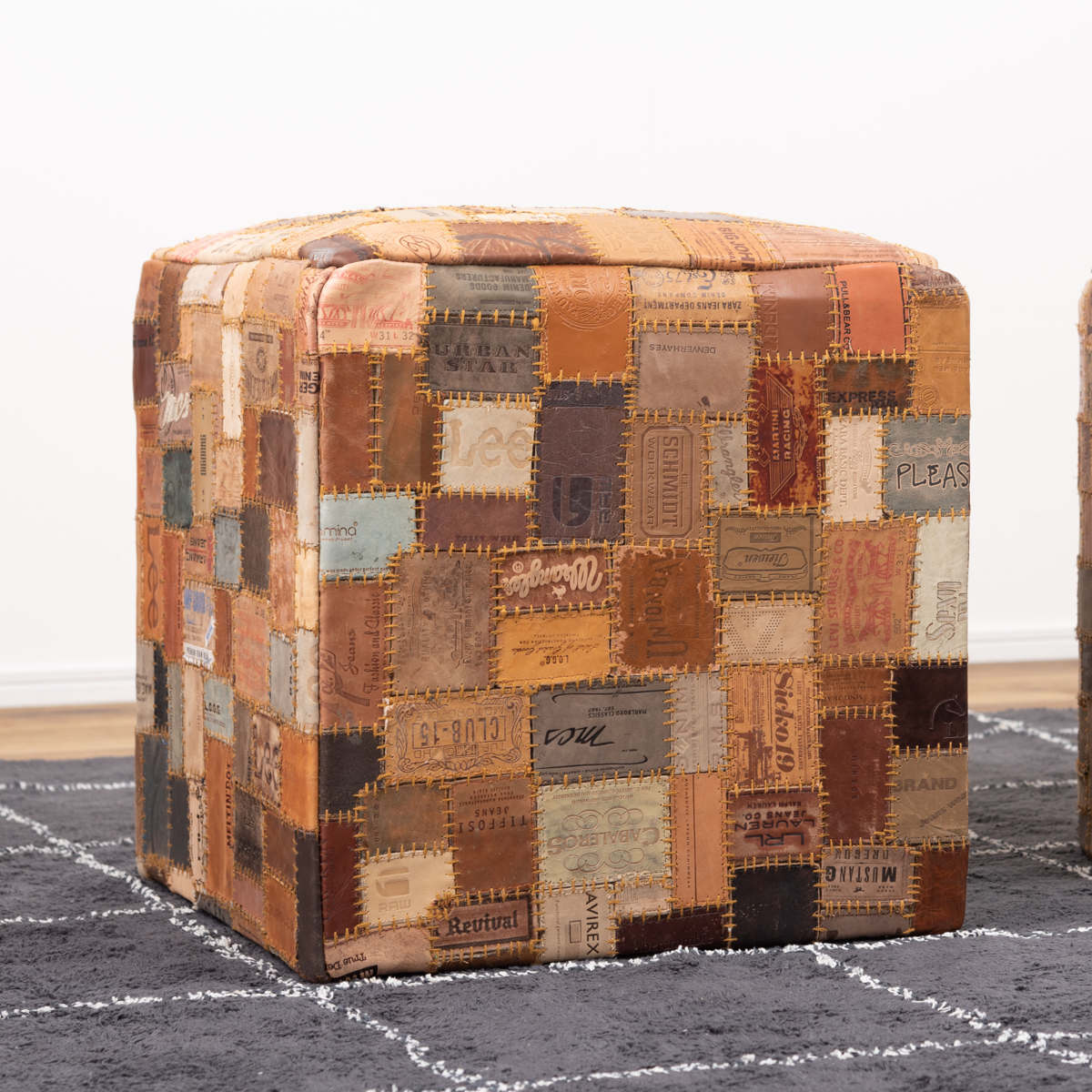 スツール キューブ 高さ44cm おしゃれ パッチワーク 完成品 ( 椅子 チェア 腰掛け イス ヴィンテージ調 本革 合皮 サイドテーブル オットマン 軽量 四角 革タグ サブチェア 来客用 リビング キッチン 玄関 簡易テーブル 軽い )