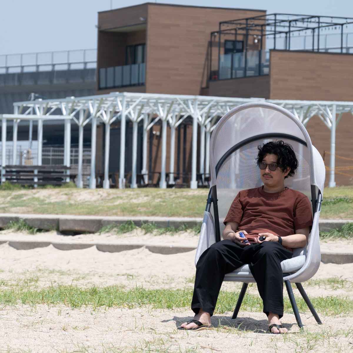 ガーデンチェア ルーフフォールディングチェア 屋外 ( チェア 椅子 リビング テラス リラックスチェア メッシュ 一人掛け アジアンテイスト モノトーン インテリア おしゃれ クッション 日よけ シェード 付き 屋内 )