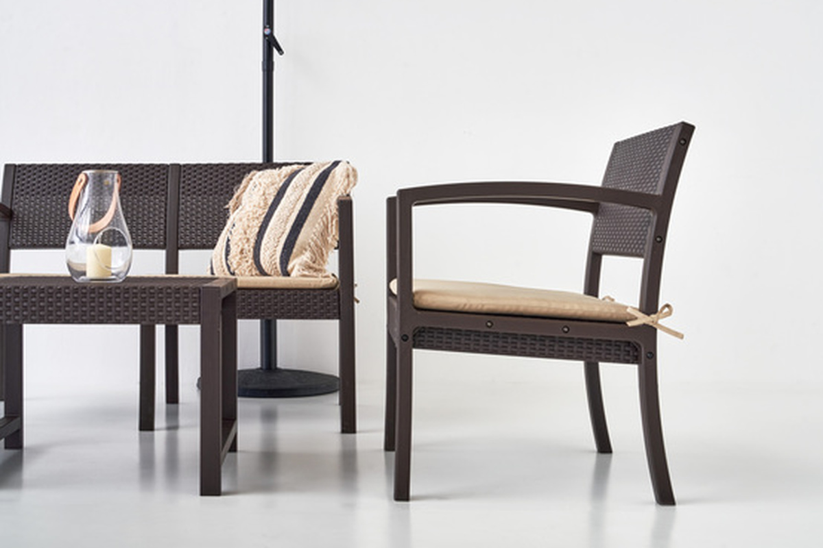 ガーデンリビング 4点セット ソファー テーブル ( ガーデンテーブル ガーデン ソファ 庭 屋外 机 センターテーブル カフェ風 チェア セット モダン アンティーク調 バルコニー クッション付き ラタン風 リゾート 高級感 )