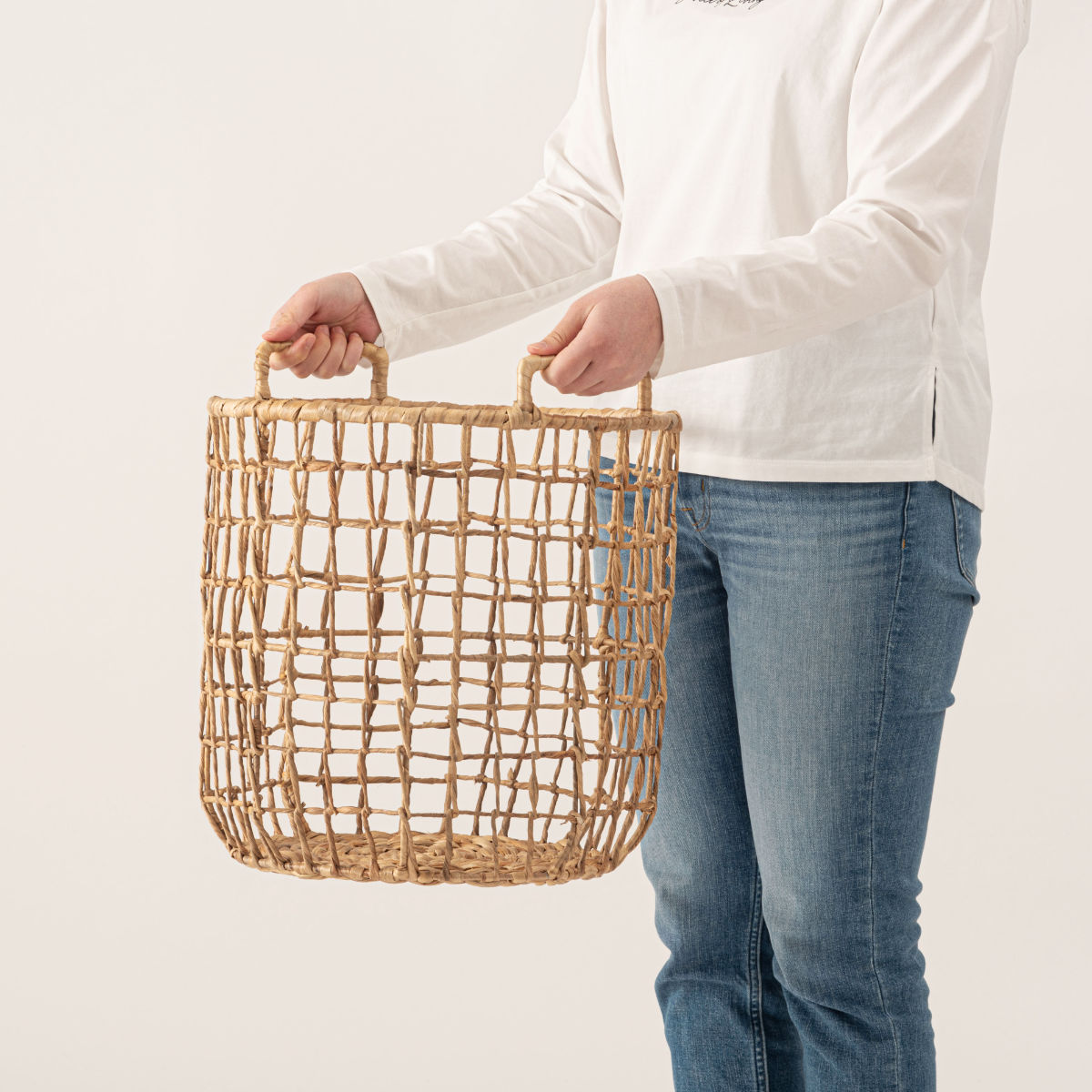 かご M 持ち手付き 天然素材 ウォーターヒヤシンス バスケット 収納 ( カゴ 籠 収納バスケット 収納ケース 入れ物 小物入れ ハンドメイド ラウンド 荷物入れ 衣類収納 ランドリーバスケット 水草 ナチュラル ) 【ブラック】 ブラック