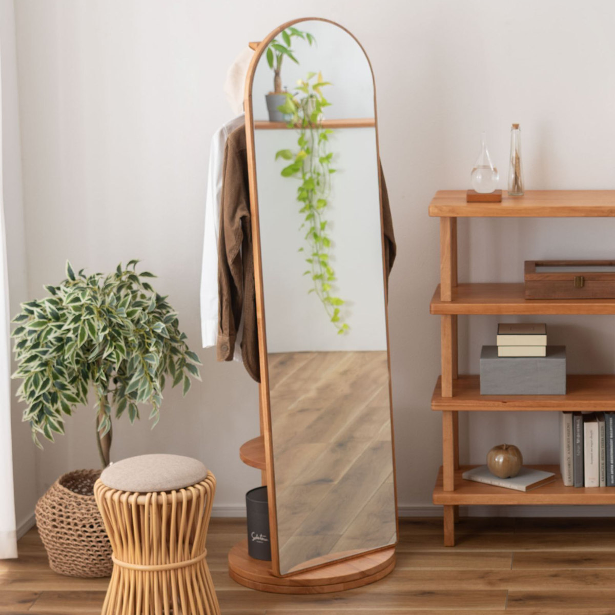 回転ミラー 幅45cm 収納棚付き Woodland ( 鏡 ミラー 全身鏡 収納 ナチュラル 360度回転 スタンド 木製フレーム ハンガーラック 棚付き 飛散防止加工 )